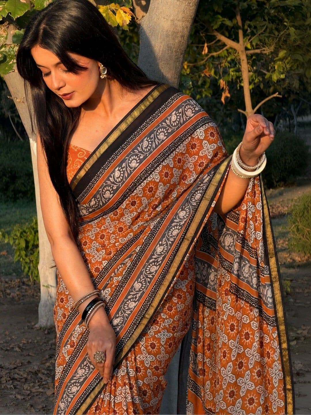 Lovwear Ethnic Motifs Pure Cotton Handloom Ikat Saree - view 1