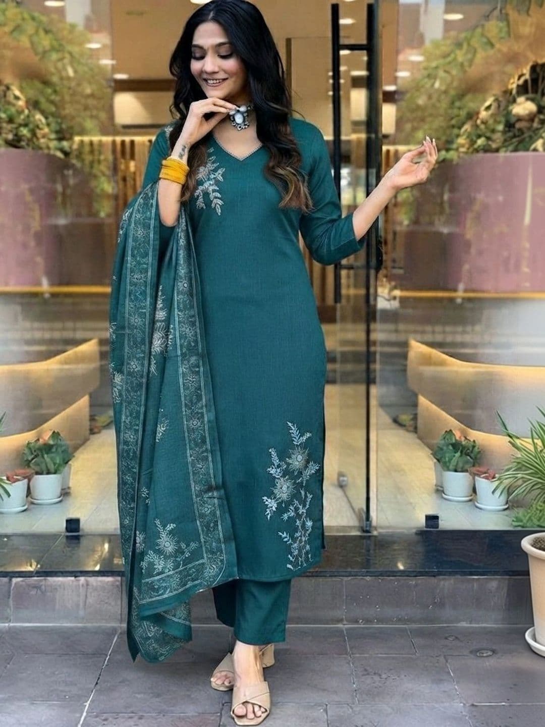 Anouk Women Ethnic Motifs Embroidered Regular Thread Work Kurta with Trousers & With Dupatta thumbnail 3
