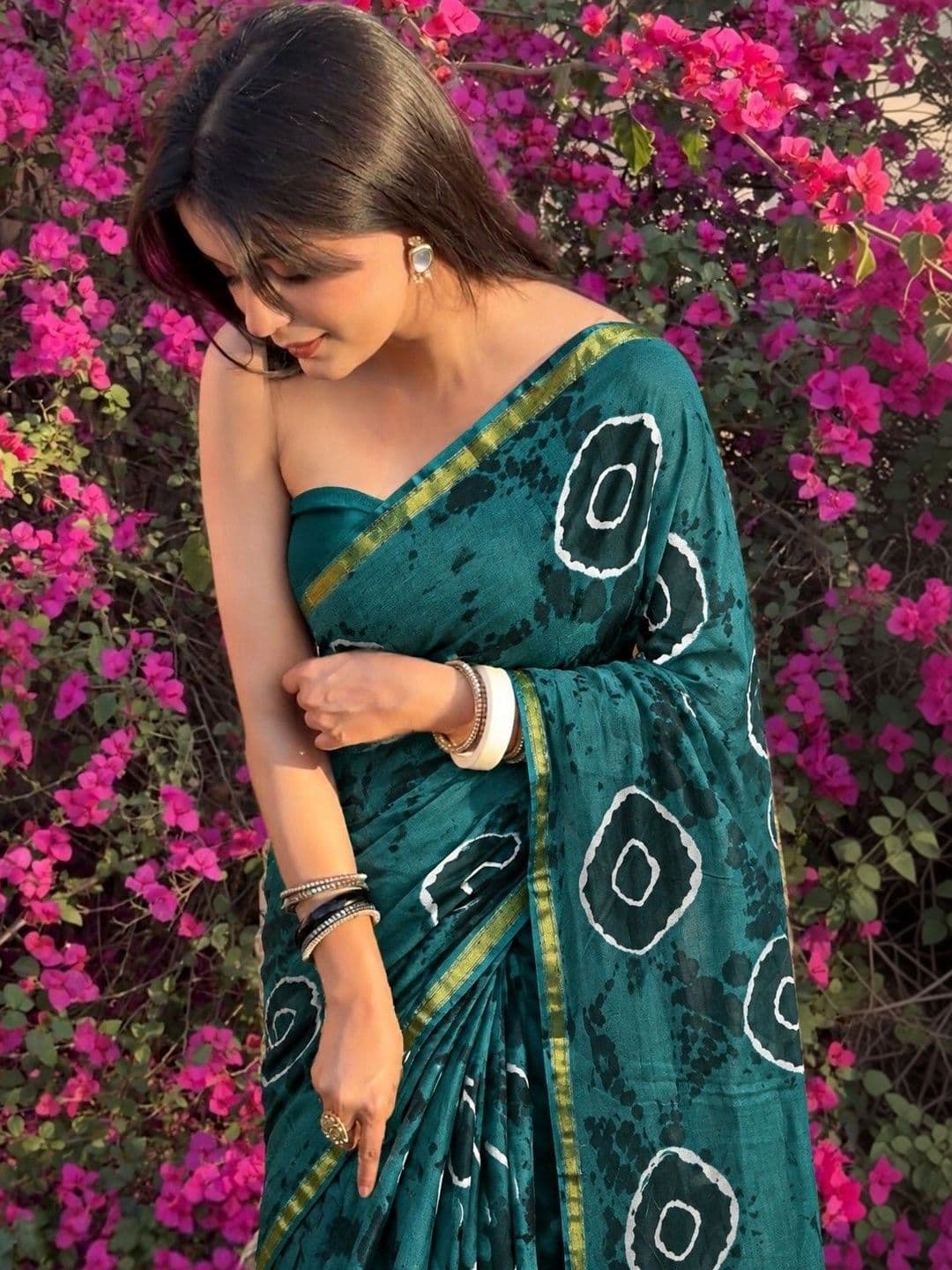 Lovwear Women Ethnic Motifs Pure Cotton Handloom Ikat Saree - view 1