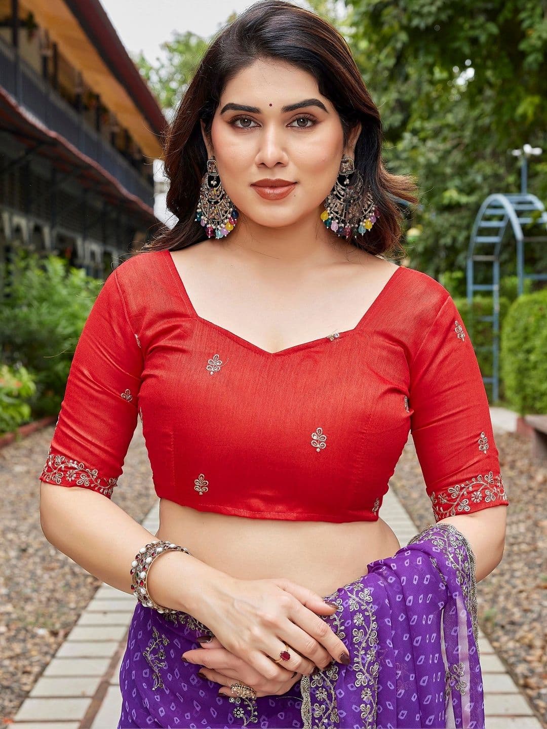 Mitera Bandhani Zari Pure Georgette Designer Saree thumbnail 4