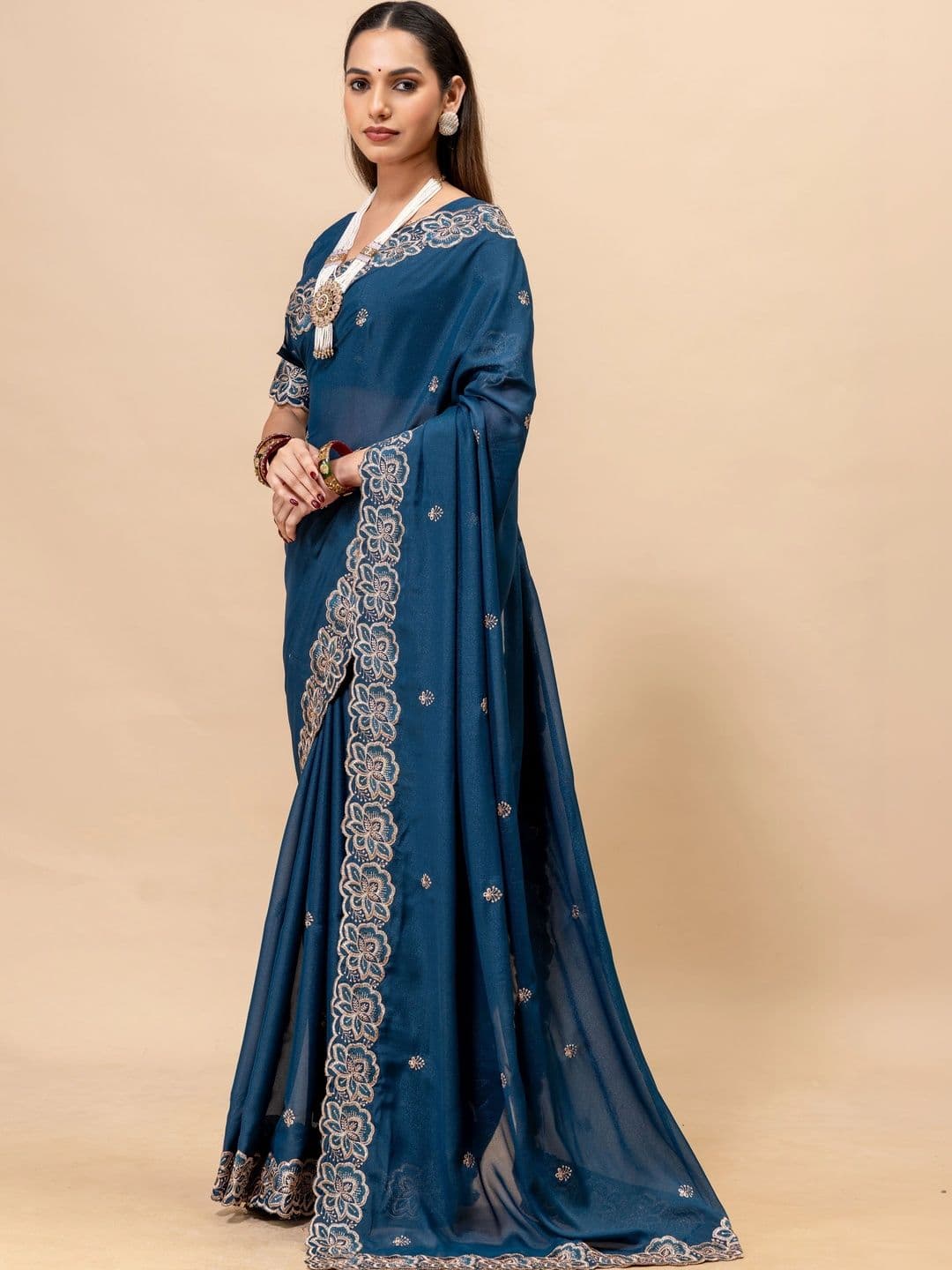 Saanvi Floral Embroidered Poly Georgette Saree thumbnail 5