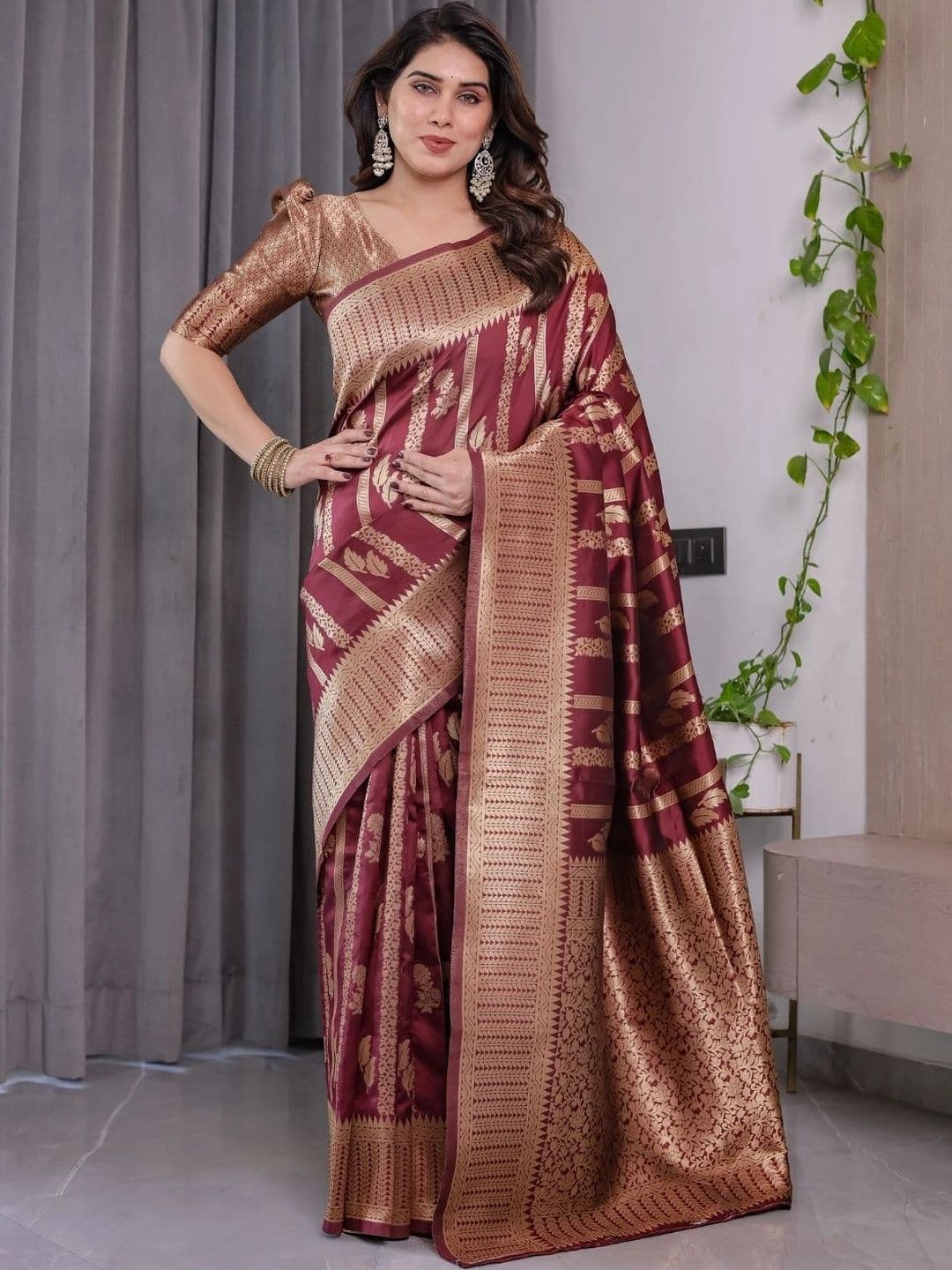 Mitera Woven Design Zari Silk Blend Designer Saree thumbnail 5