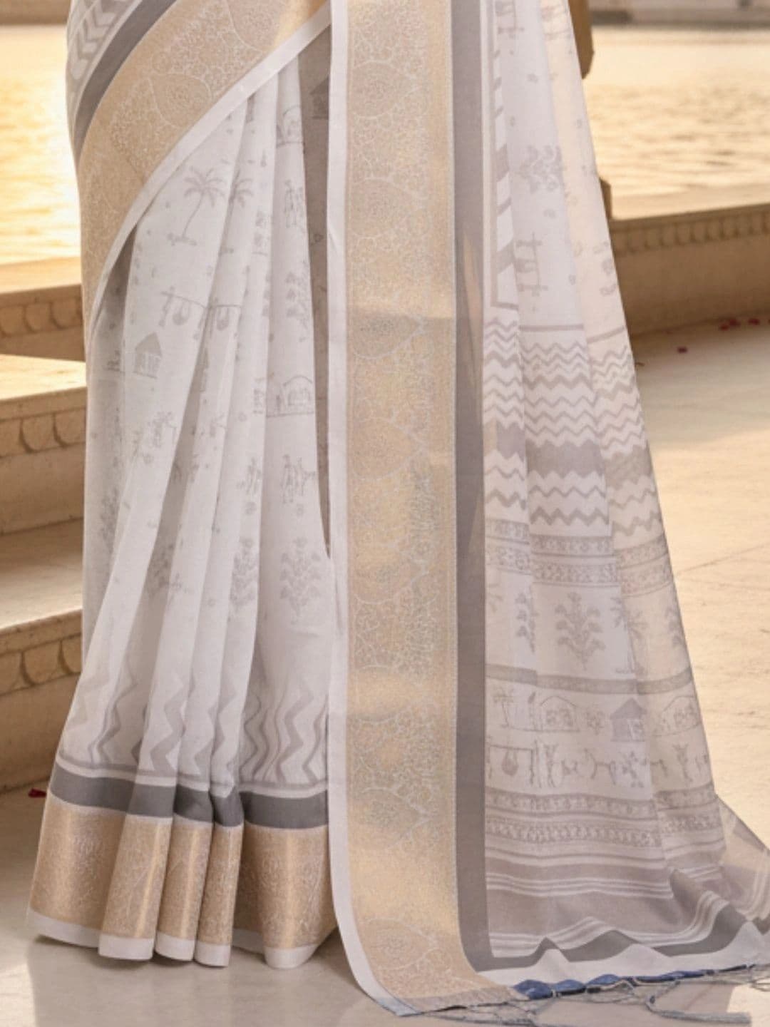 Mitera Woven Design Silk Blend Designer Saree thumbnail 3