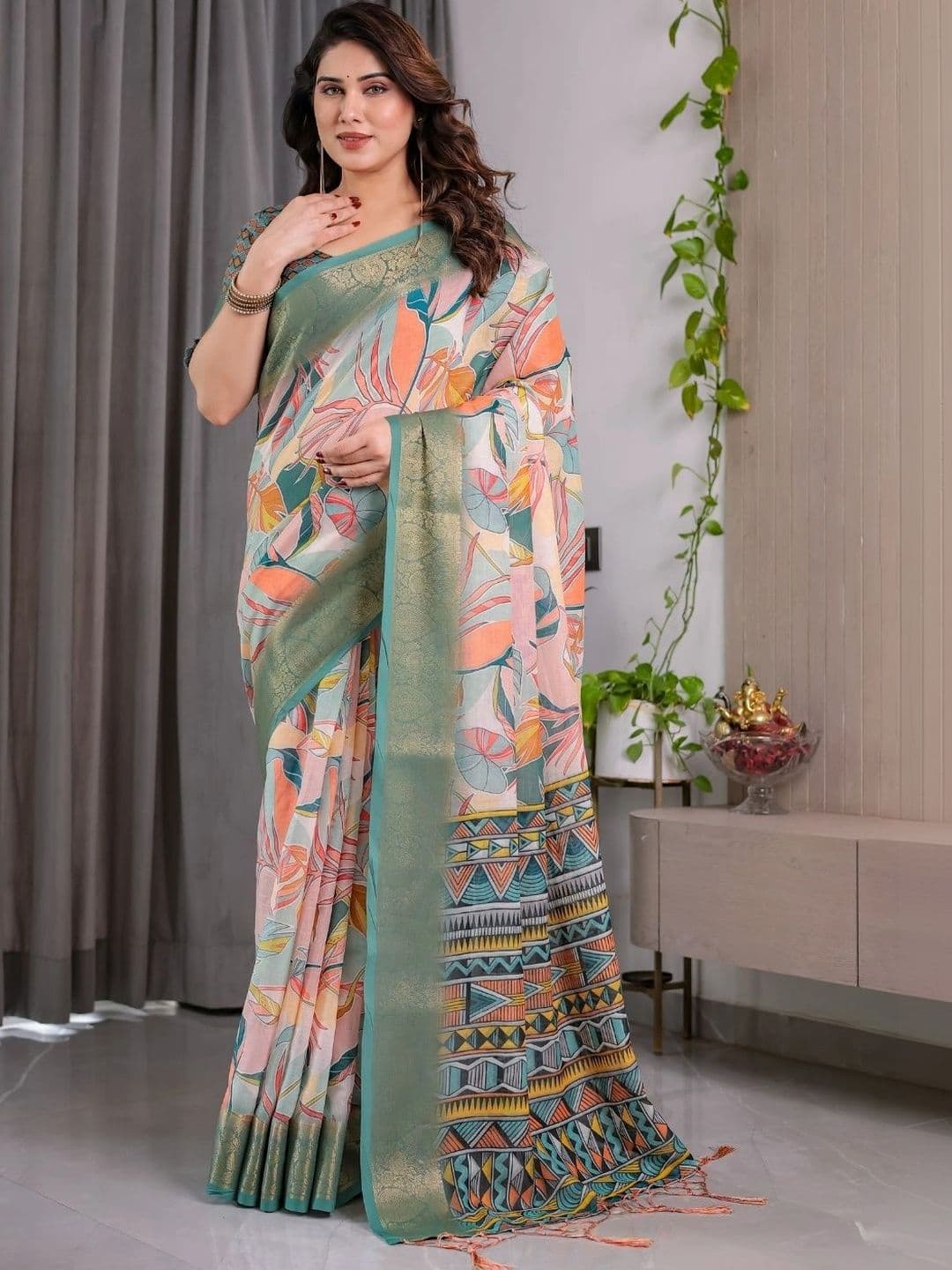 Mitera Silk Blend Designer Saree thumbnail 5