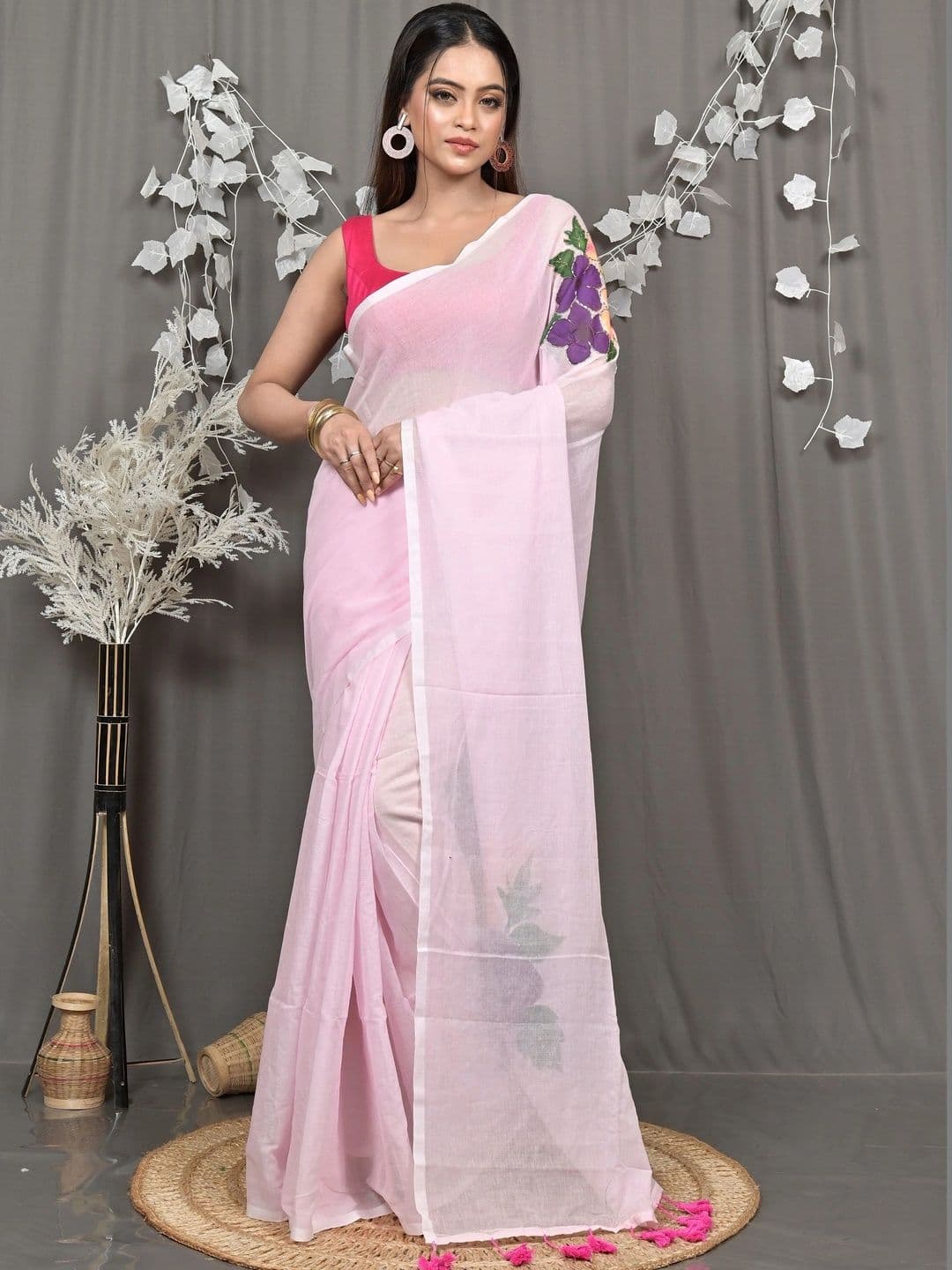 DipDiya Floral Sequinned Pure Cotton Taant Saree thumbnail 7