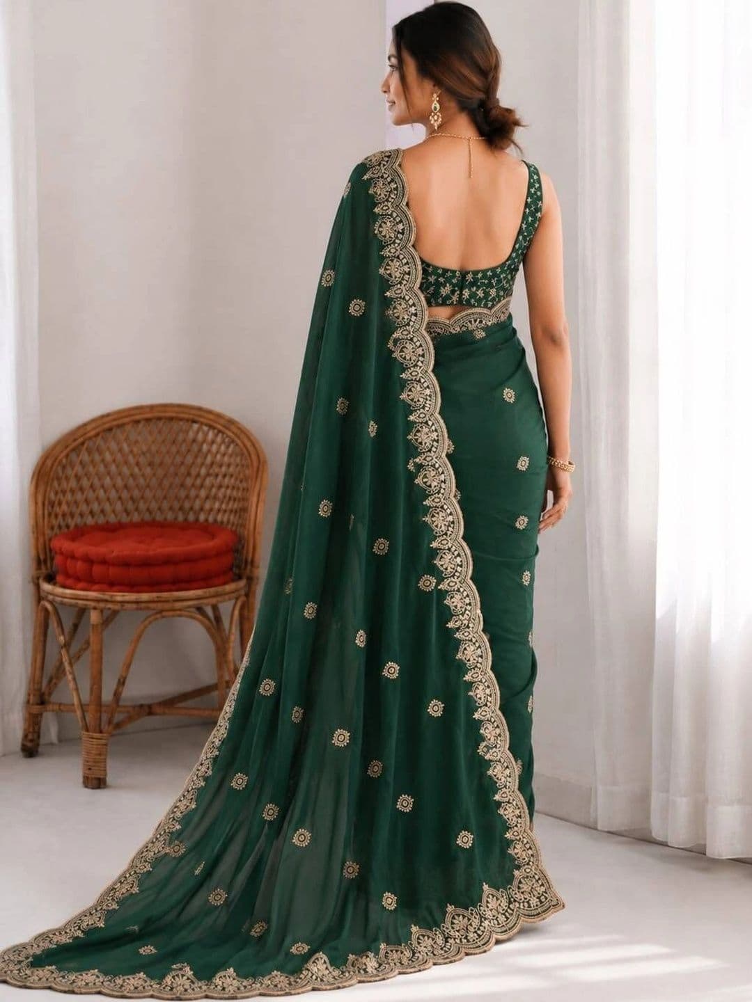 LabelVASTRA Embellished Embroidered Poly Georgette Saree thumbnail 4