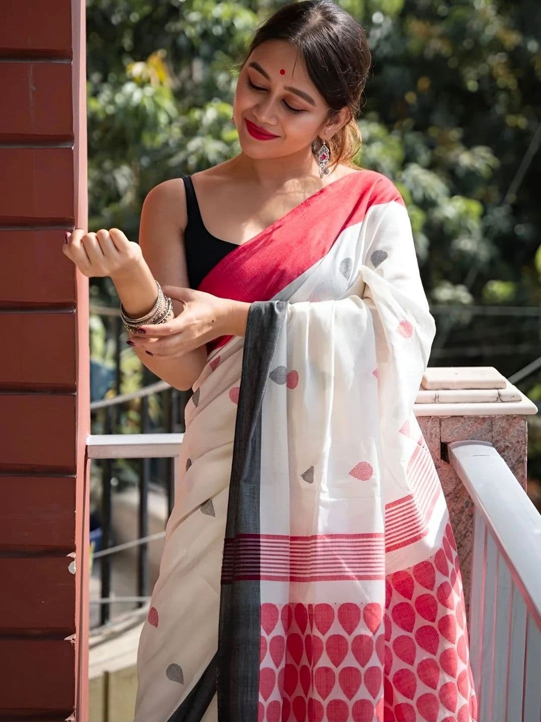 MISS WEARS Paisley Saree thumbnail 2