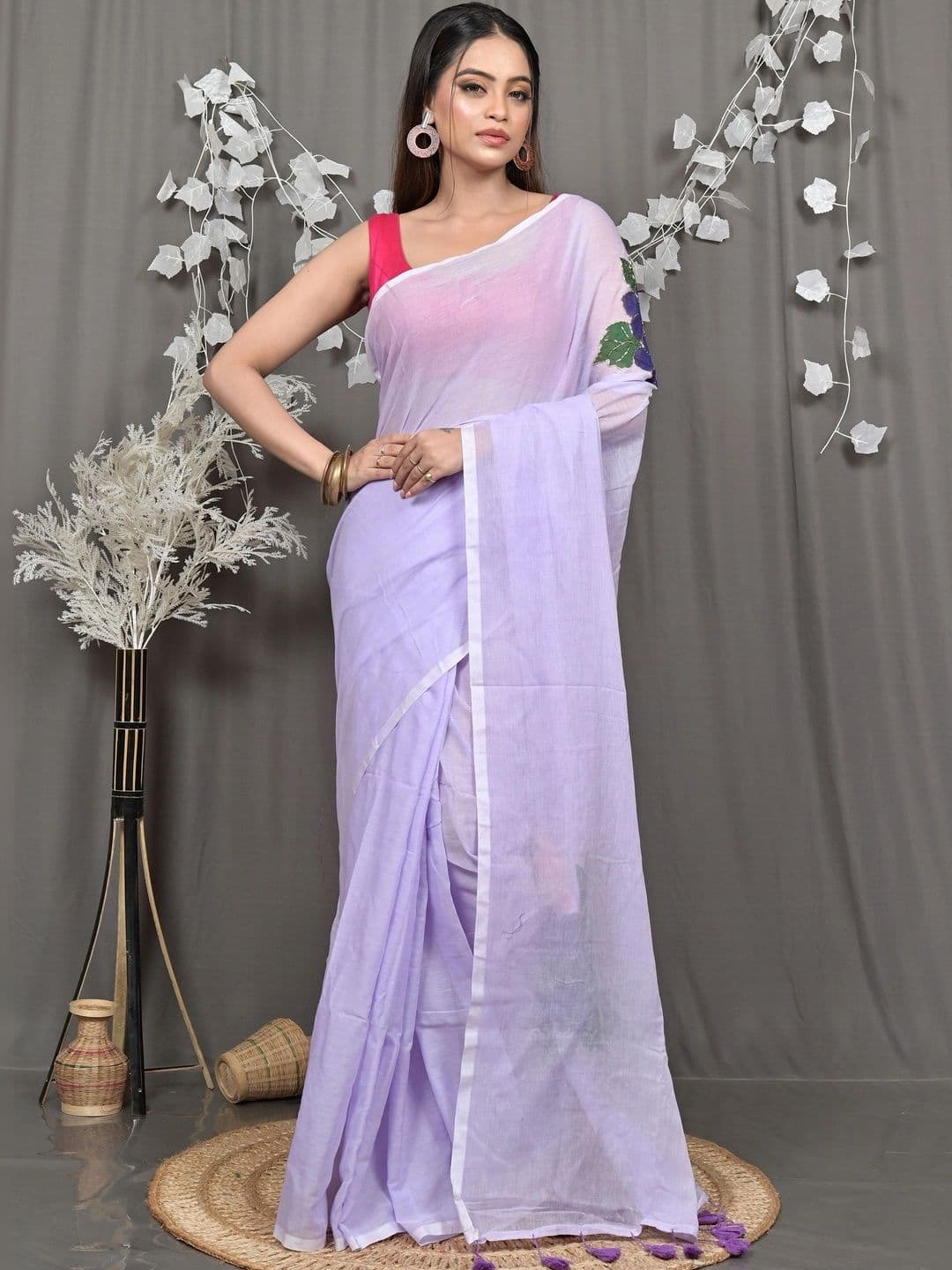 DipDiya  Women Floral Sequinned Pure Cotton Handloom Taant Saree thumbnail 4