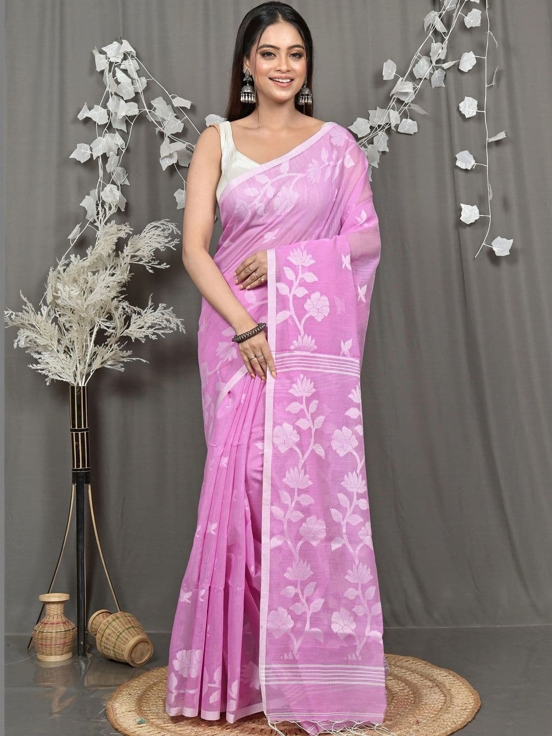 DipDiya Woven Design Sequinned Handloom Taant Saree thumbnail 5