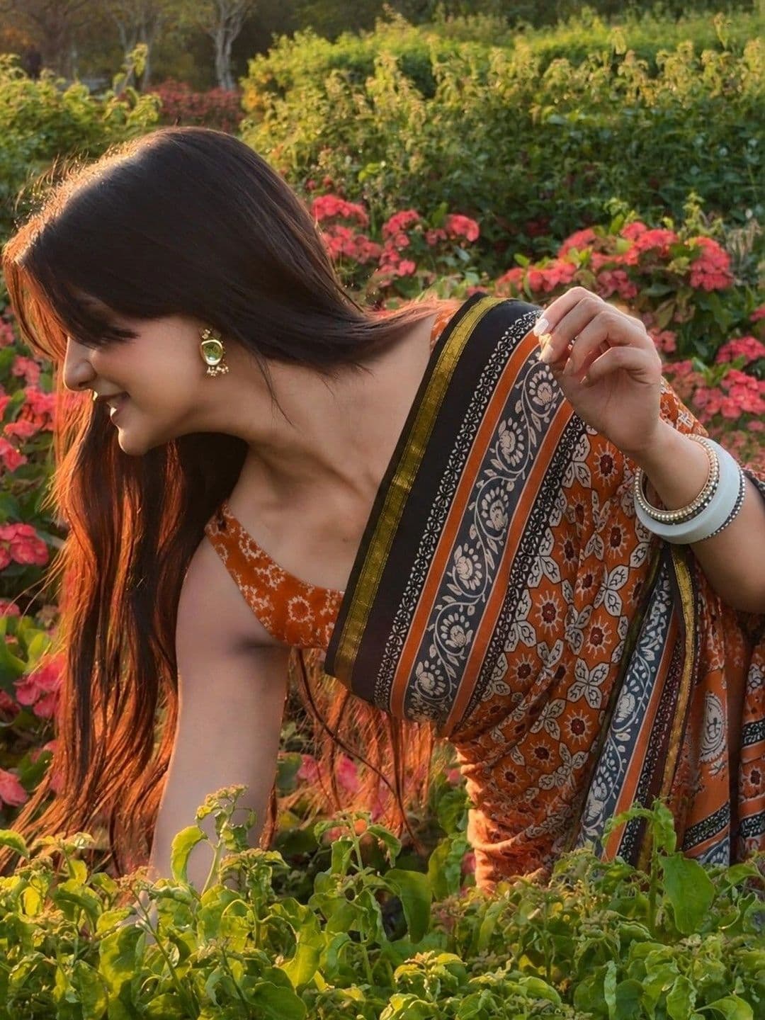 Lovwear Ethnic Motifs Pure Cotton Handloom Ikat Saree thumbnail 4