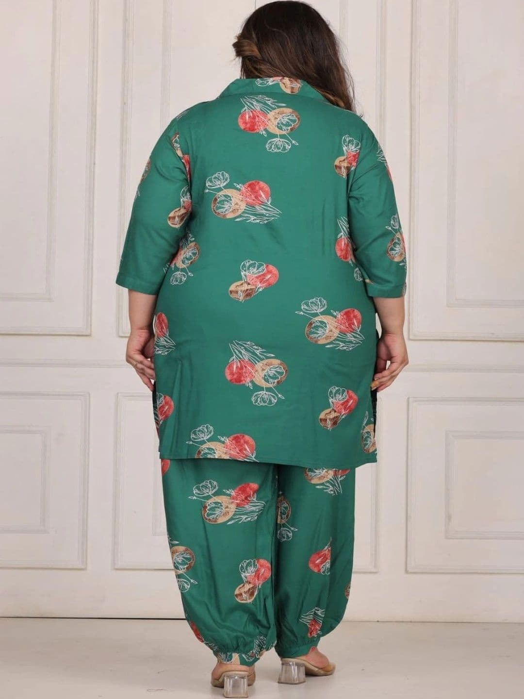 Sandhya's Plus Women Floral Printed Regular Kurta with Harem Pants thumbnail 4