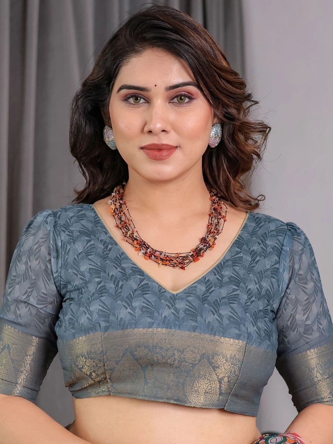 Mitera Floral Silk Blend Designer Saree thumbnail 4