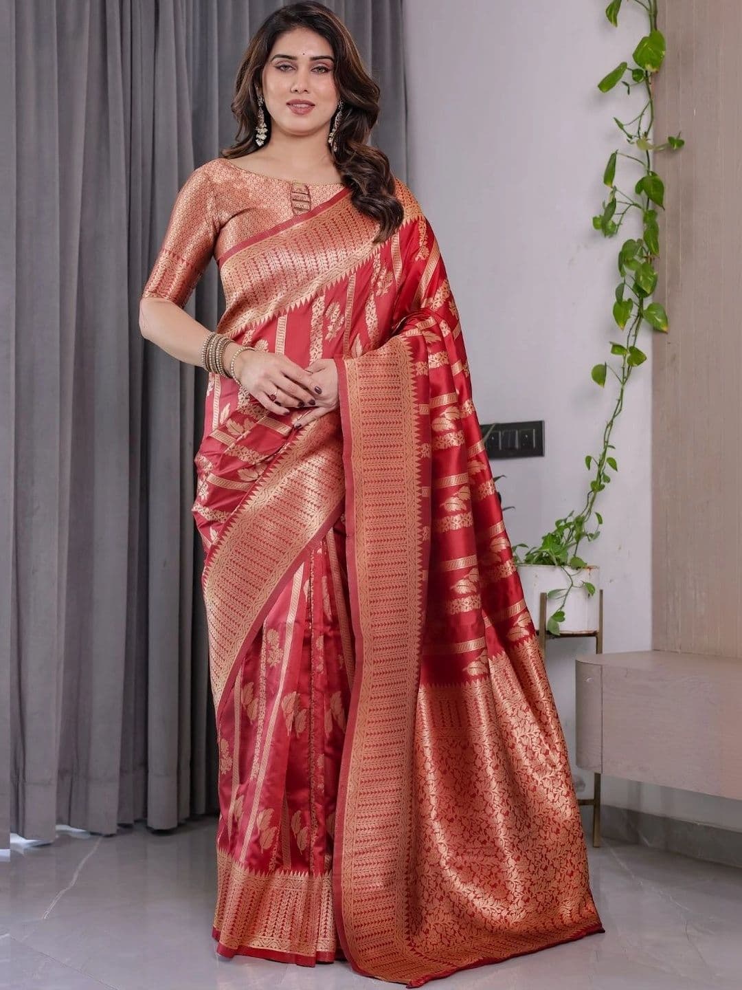 Mitera Woven Design Zari Silk Blend Designer Saree thumbnail 2
