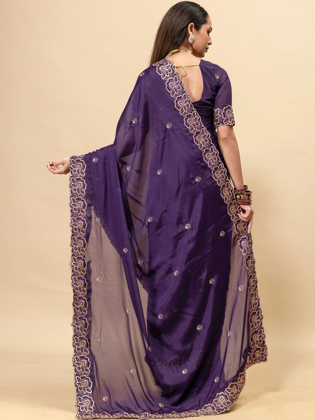 Saanvi Floral Embroidered Poly Georgette Saree thumbnail 3