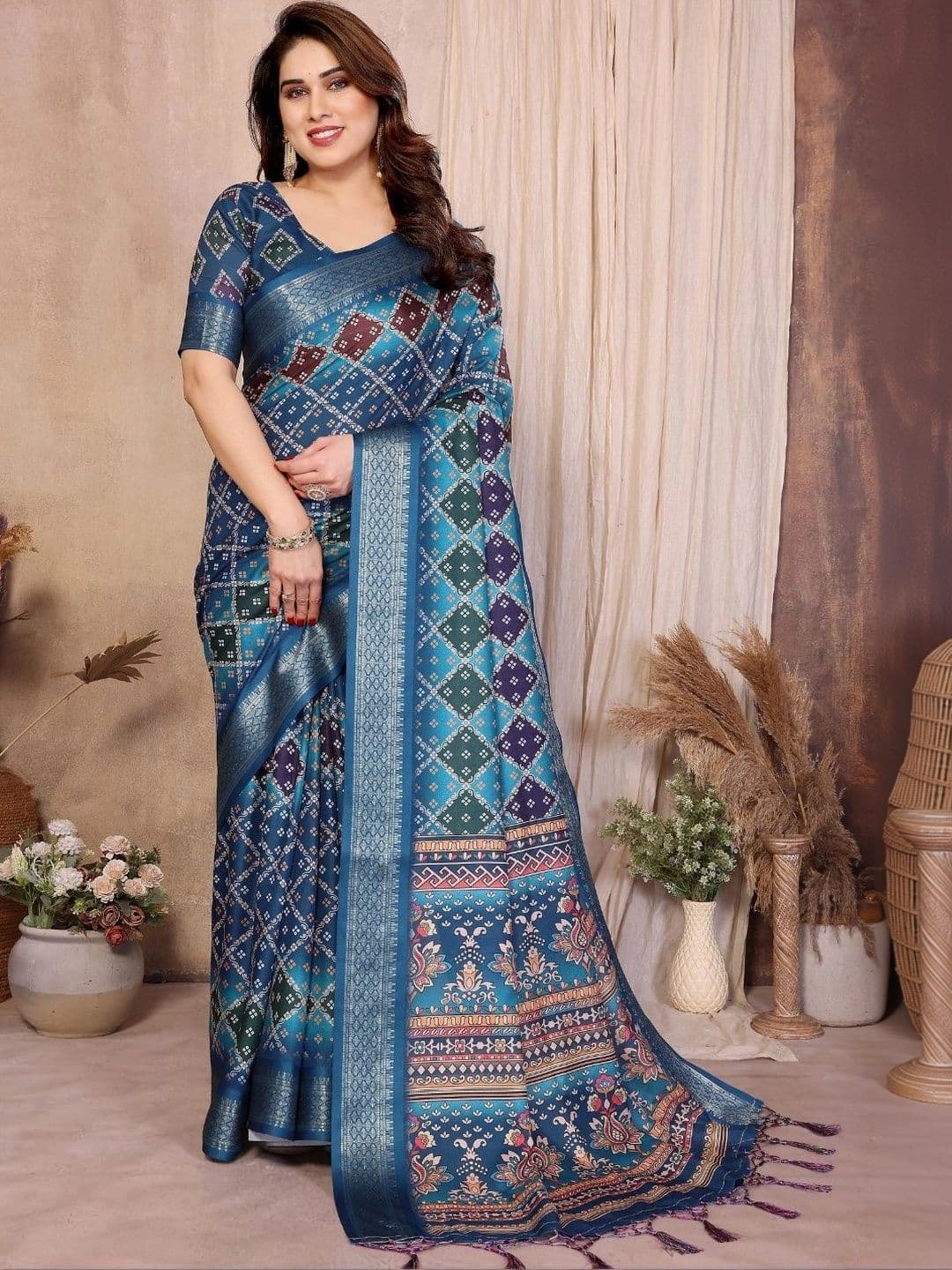 Mitera Floral Designer Saree thumbnail 3
