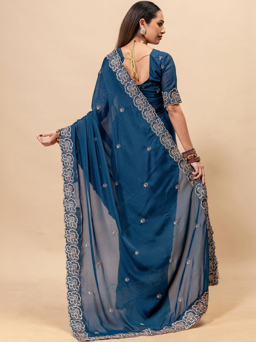 Saanvi Floral Embroidered Poly Georgette Saree thumbnail 6