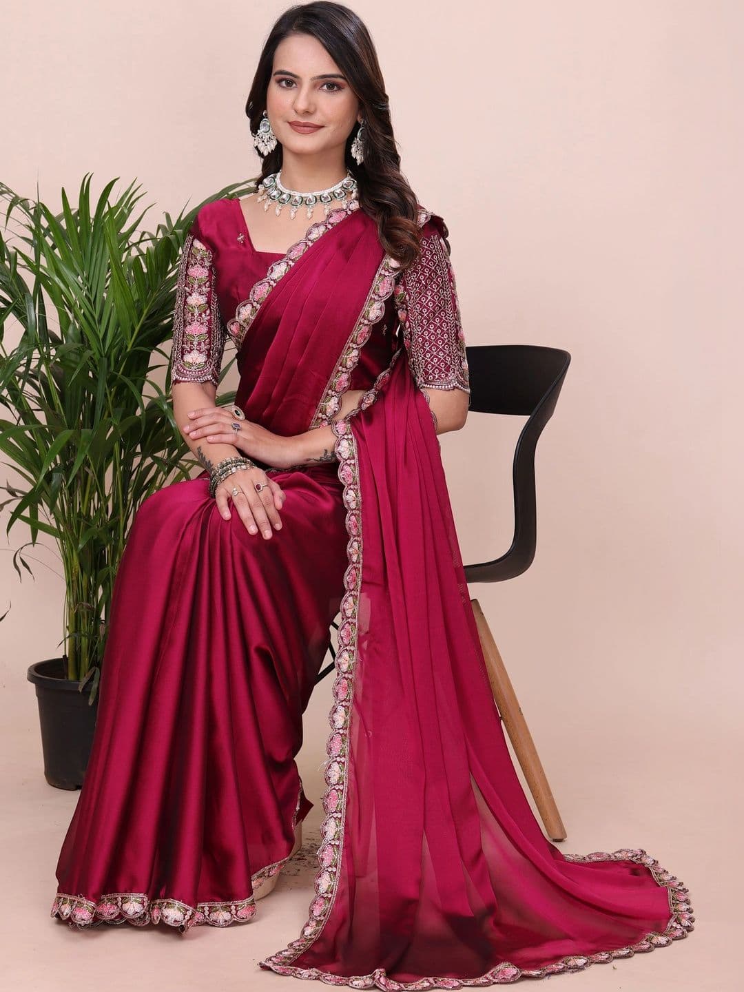 Vastra Drape Women Sequinned Silk Blend Saree thumbnail 2