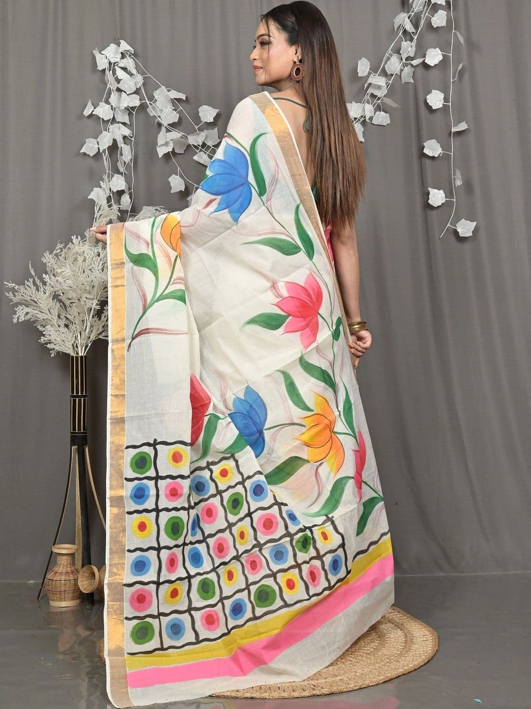 DipDiya Floral Sequinned Pure Cotton Handloom Taant Saree thumbnail 5