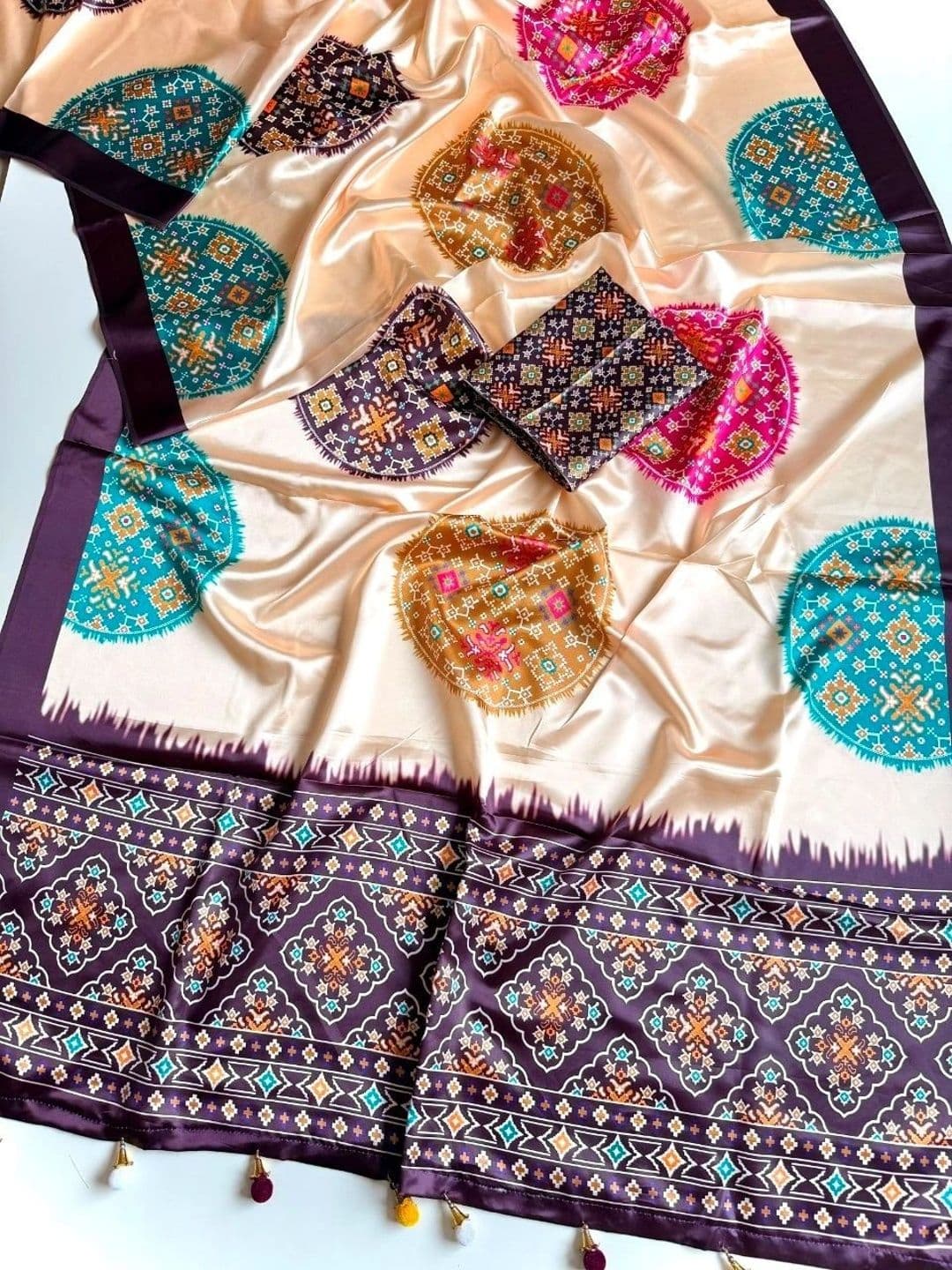 DHANLAXMI SAREES Ethnic Motifs Satin Patola Saree thumbnail 7