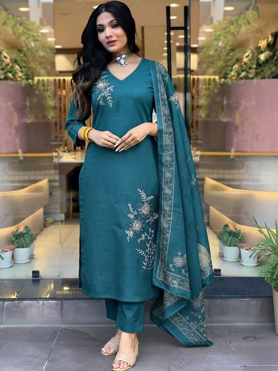 Anouk Women Ethnic Motifs Embroidered Regular Thread Work Kurta with Trousers & With Dupatta thumbnail 6