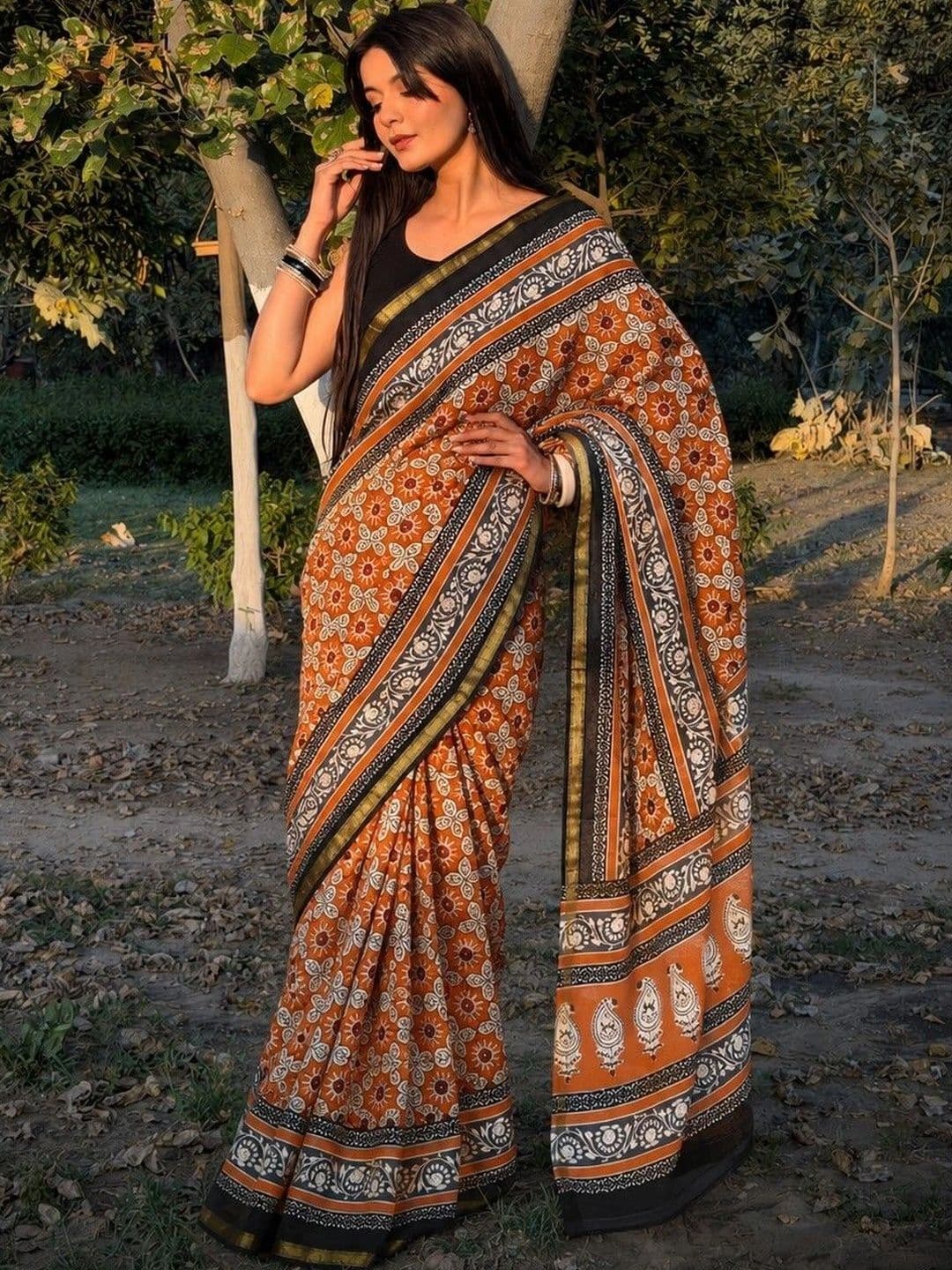 Lovwear Ethnic Motifs Pure Cotton Handloom Ikat Saree thumbnail 2