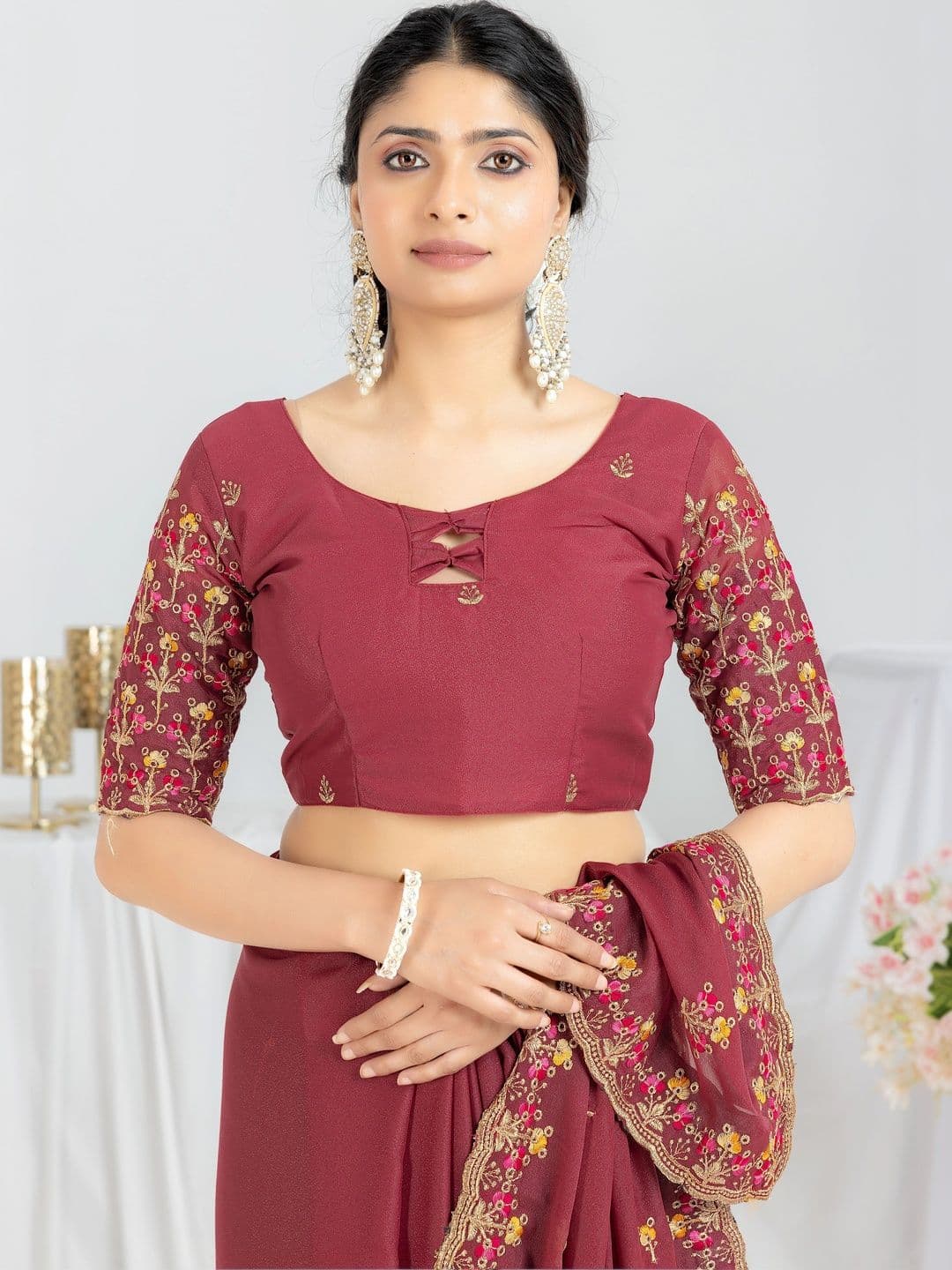 LabelVASTRA Women Floral Embroidered Poly Georgette Saree thumbnail 6