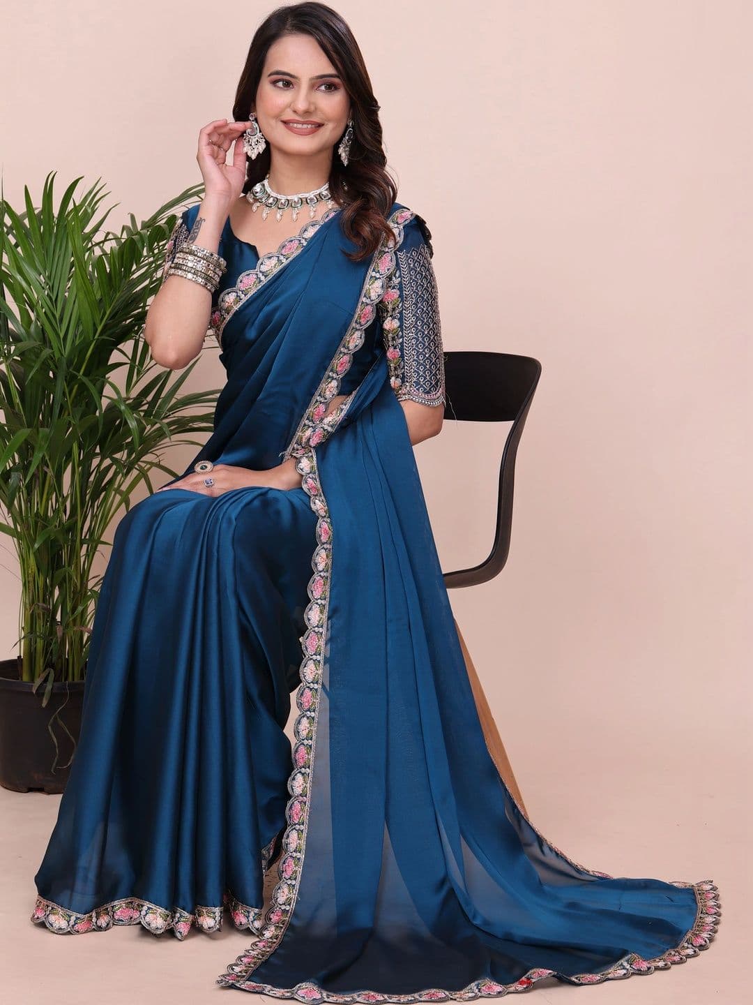 Saanvi Floral Embroidered Silk Blend Saree thumbnail 2