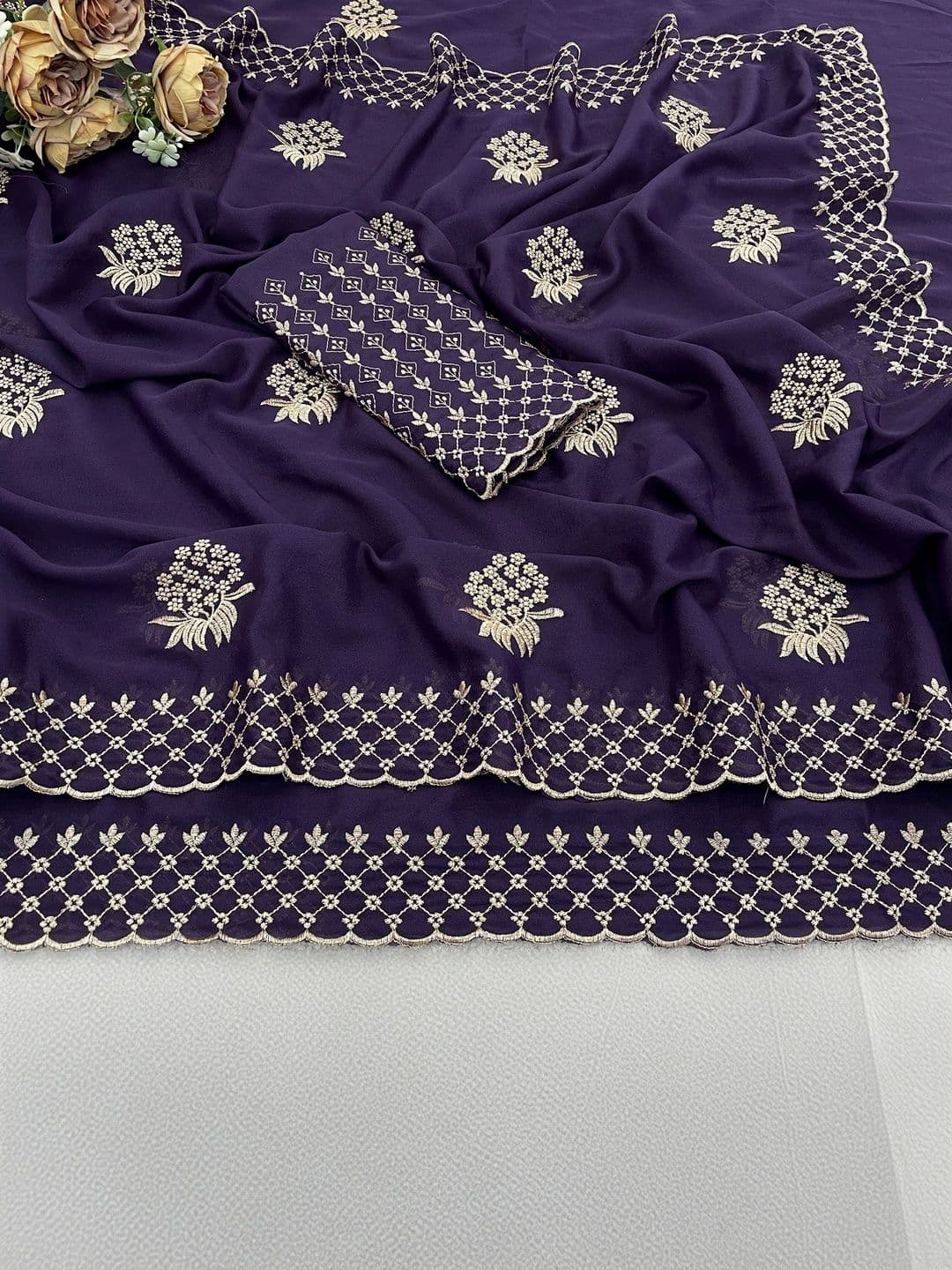 Saanvi Women Floral Embroidered Poly Georgette Saree thumbnail 4