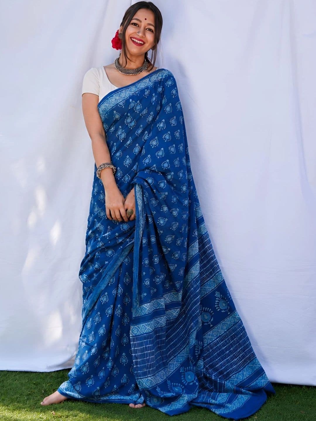 MISS WEARS Ajrak Block Saree thumbnail 5