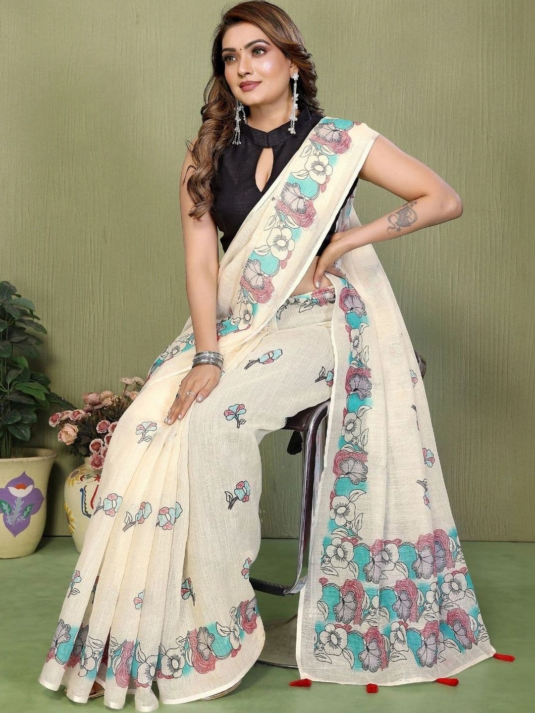 Mitera Floral Linen Blend Designer Saree thumbnail 2