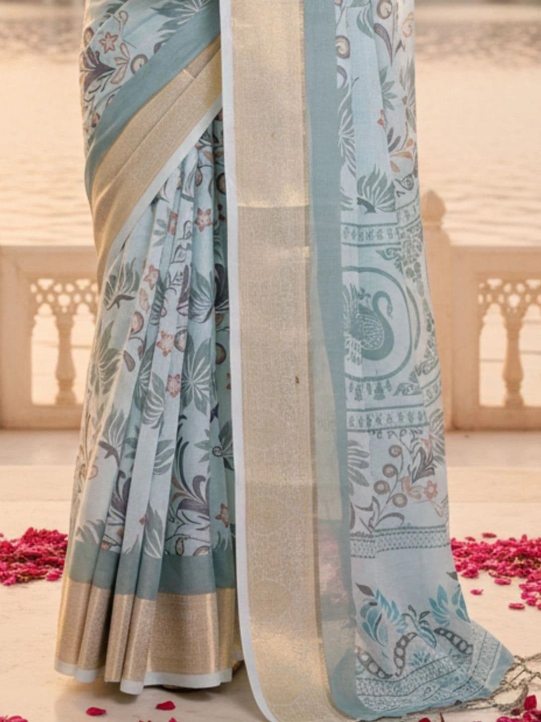 Mitera Floral Silk Blend Designer Saree thumbnail 4
