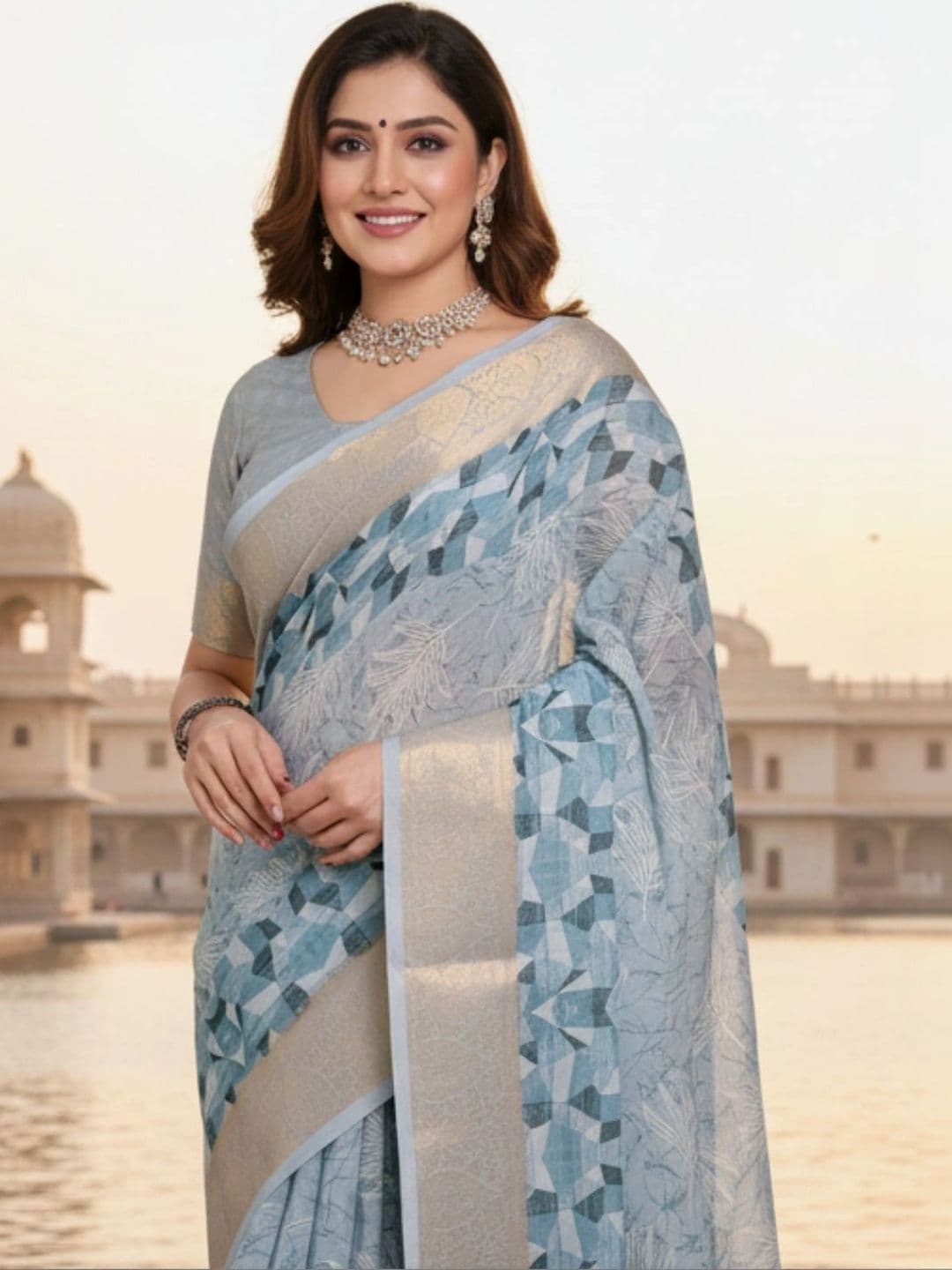 Mitera Floral Silk Blend Designer Saree thumbnail 4