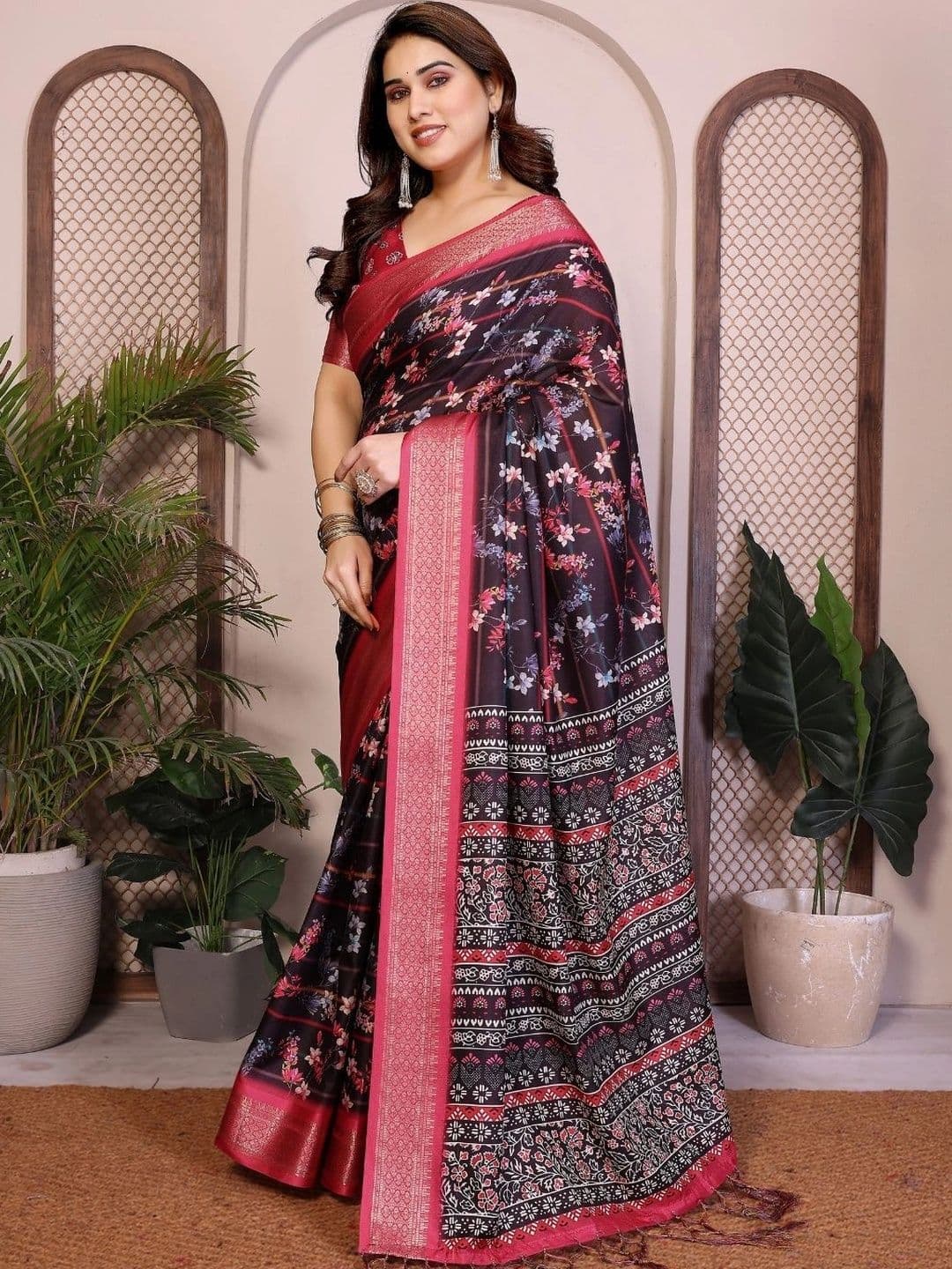 Mitera Floral Designer Saree thumbnail 5