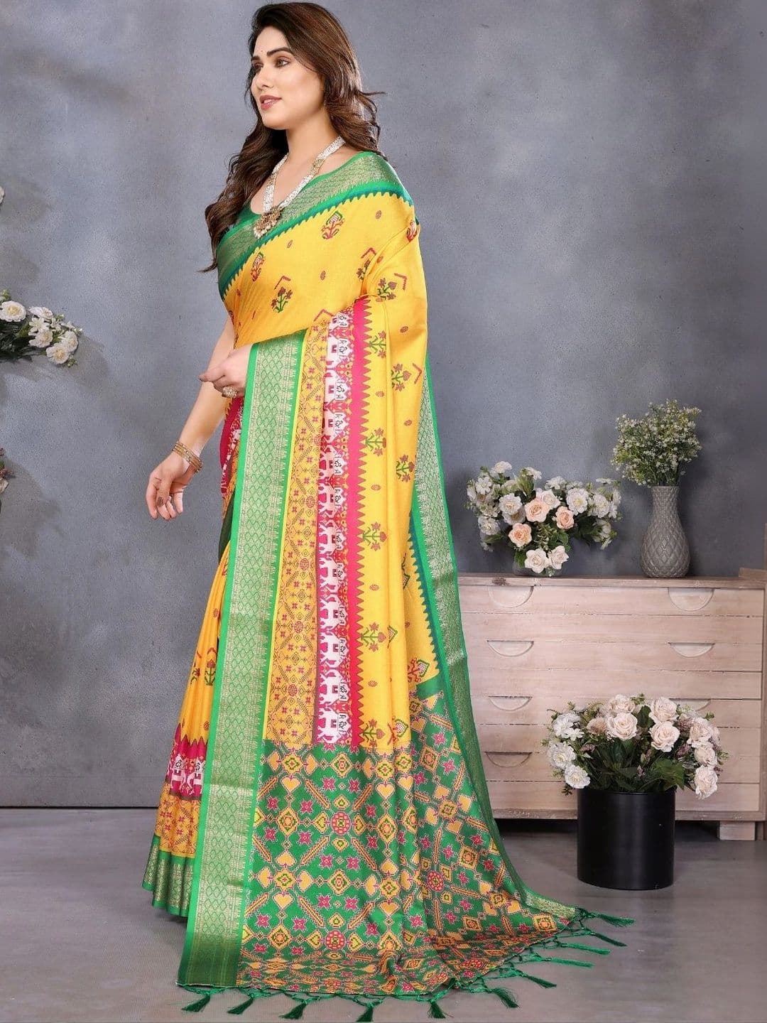 Mitera Floral Zari Linen Blend Designer Saree thumbnail 3