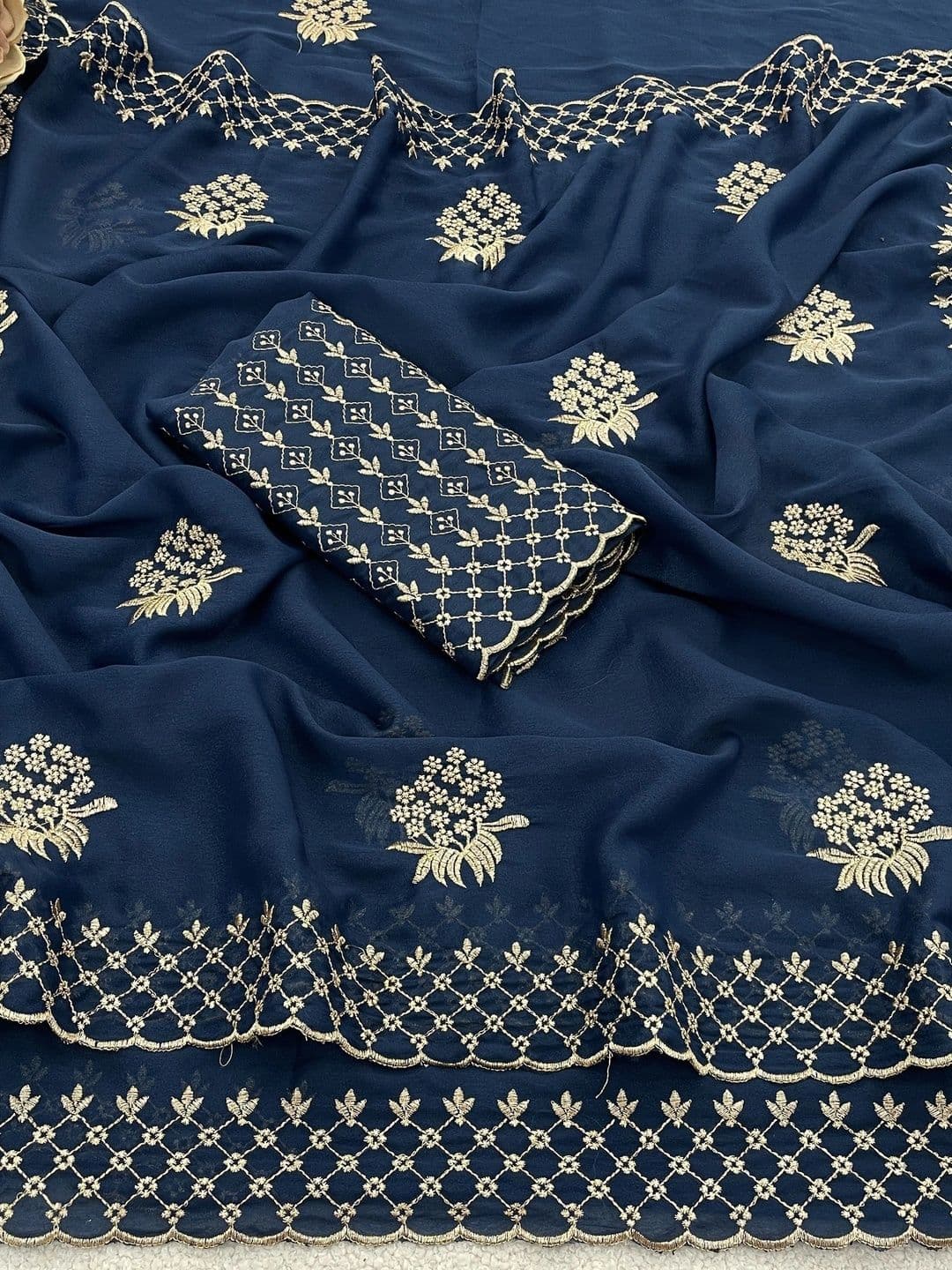 Saanvi Floral Embroidered Poly Georgette Saree thumbnail 3