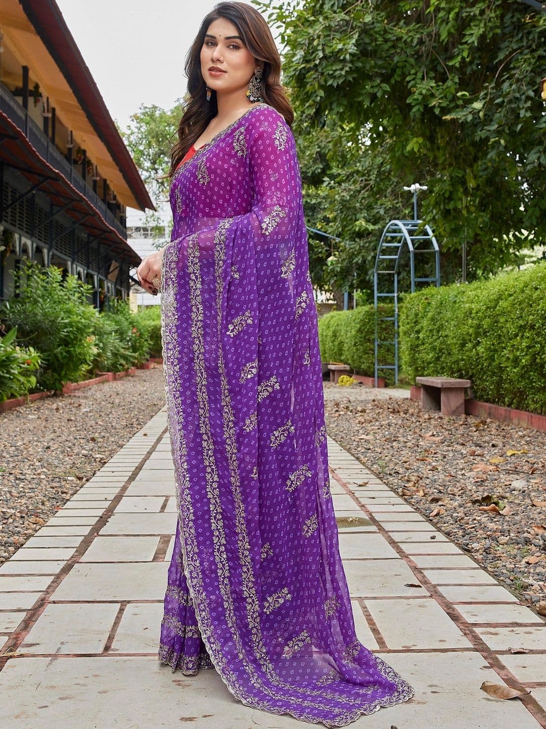 Mitera Bandhani Zari Pure Georgette Designer Saree thumbnail 3