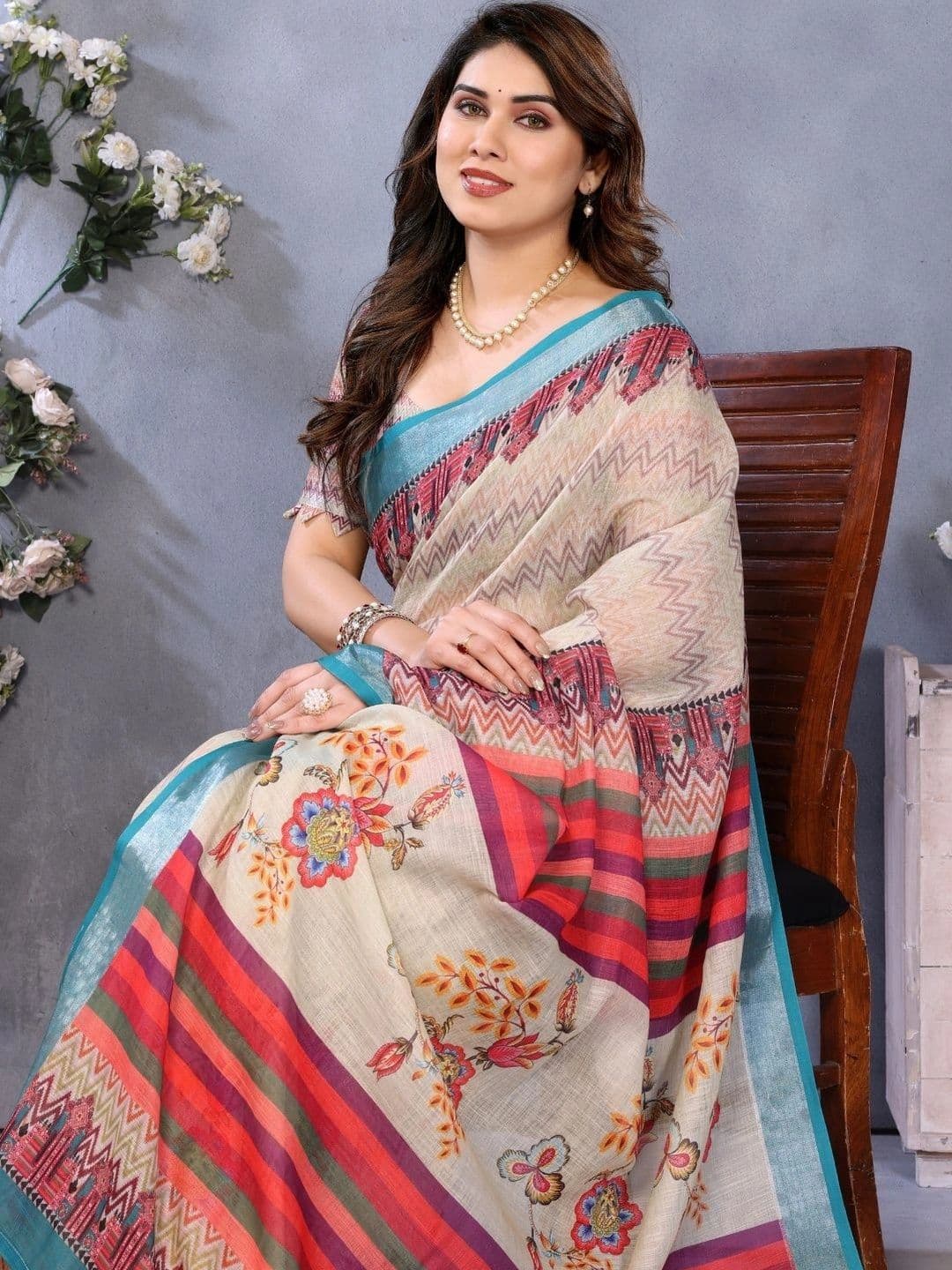 Mitera Floral Linen Blend Designer Saree thumbnail 5