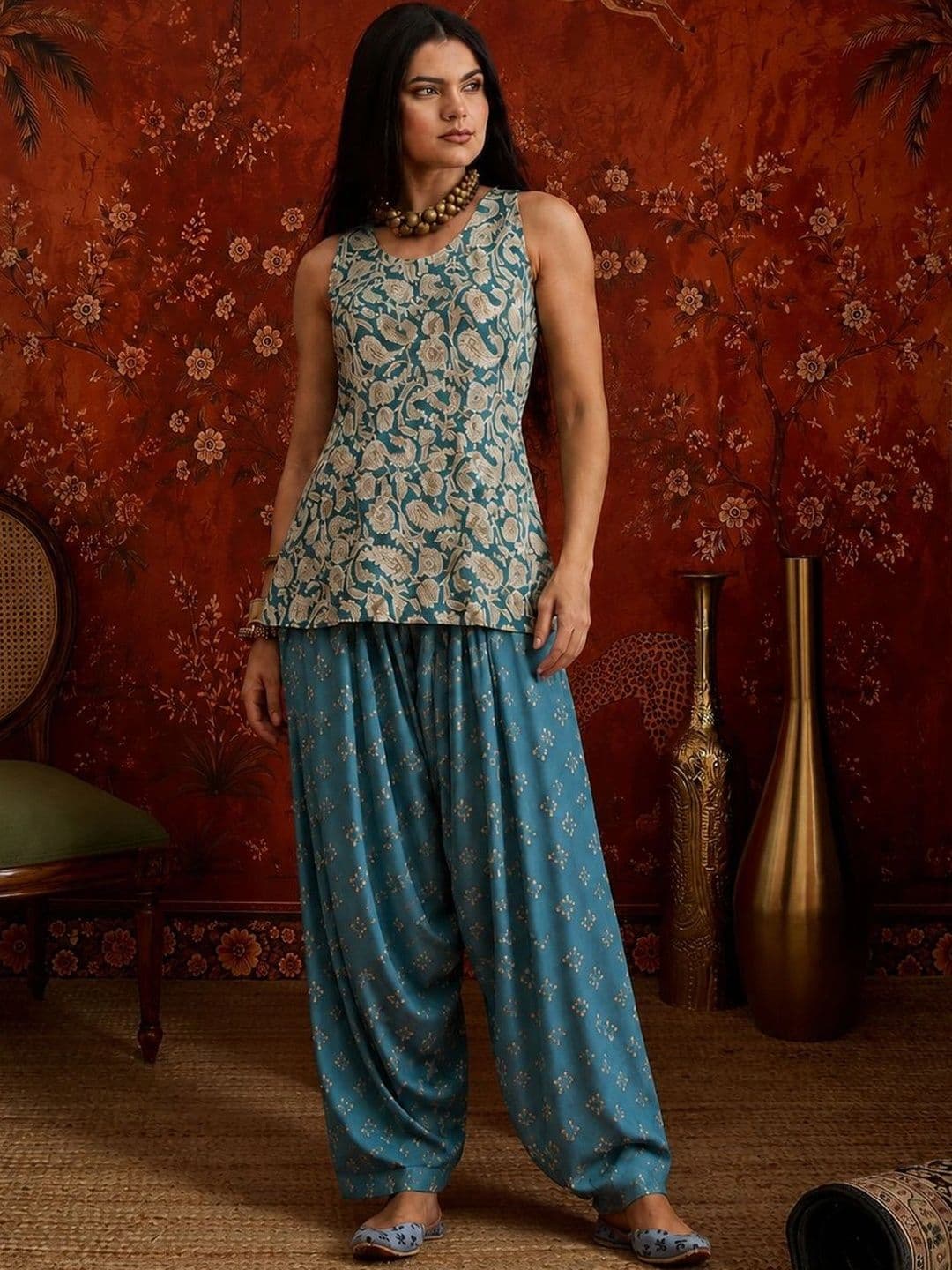 Sangria Women Green Paisley Printed Rayon Straight Short Kurti With Farshi Salwar - view 1