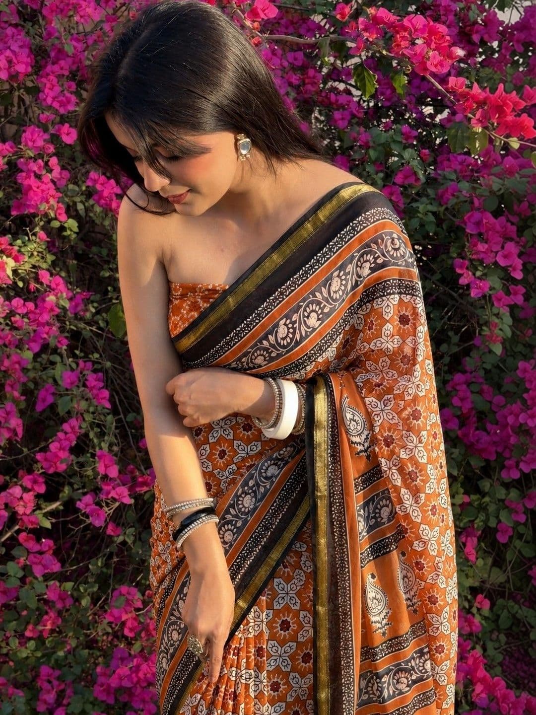 Lovwear Ethnic Motifs Pure Cotton Handloom Ikat Saree thumbnail 3
