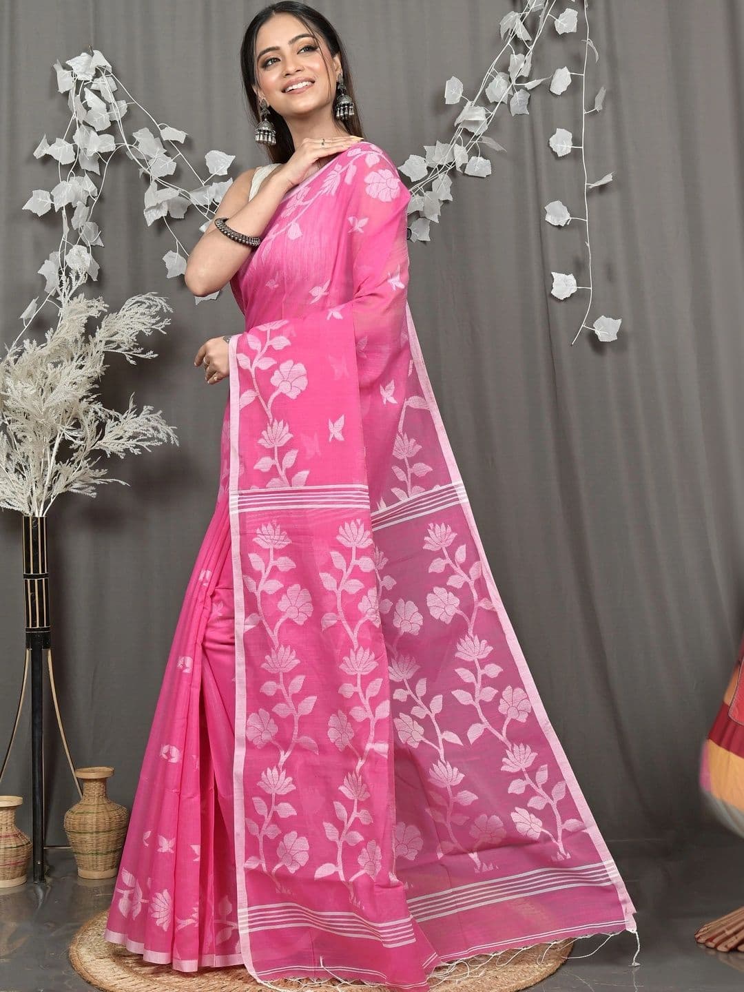 DipDiya Woven Design Sequinned Handloom Taant Saree thumbnail 6
