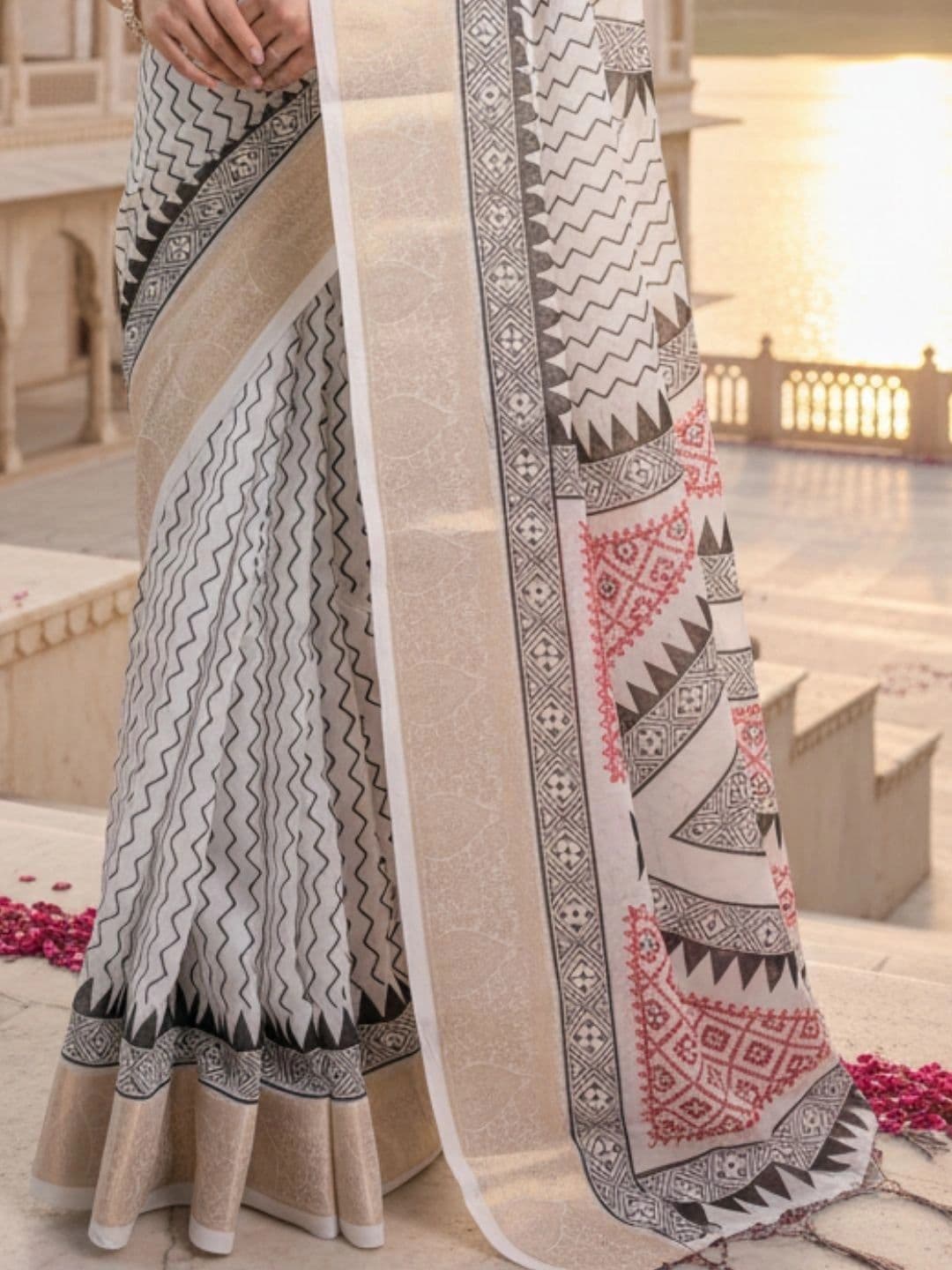 Mitera Silk Blend Designer Saree thumbnail 3