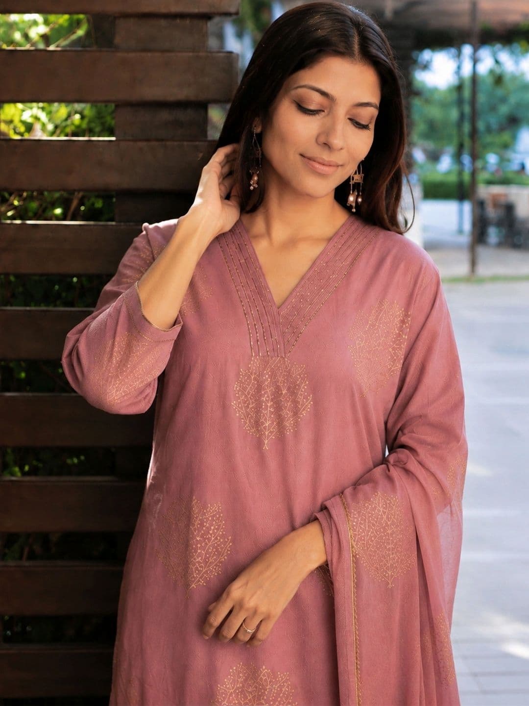 Klere Women Ethnic Motifs Printed Regular Kurta with Trousers & With Dupatta thumbnail 6