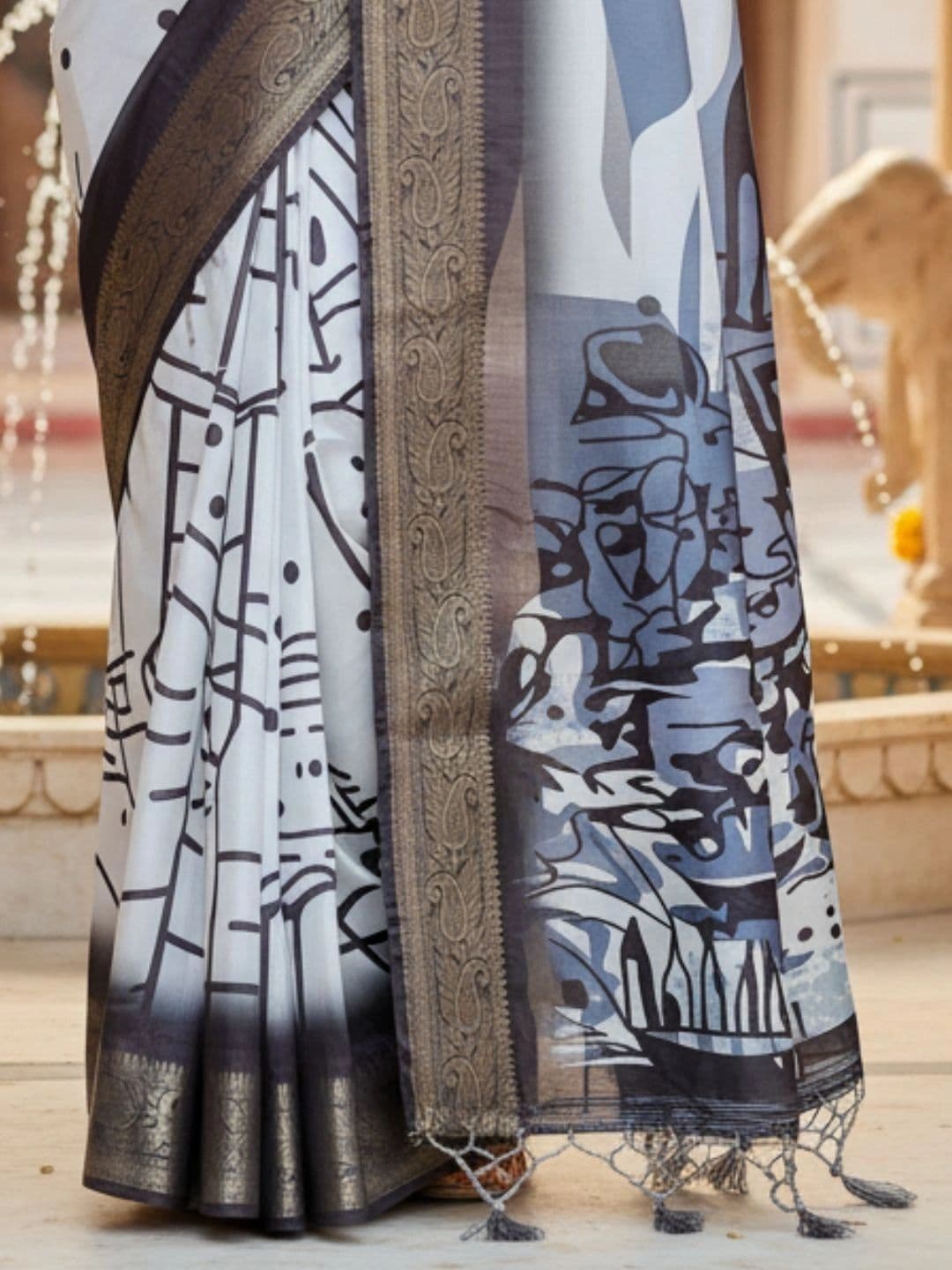 Mitera Silk Blend Designer Saree thumbnail 2