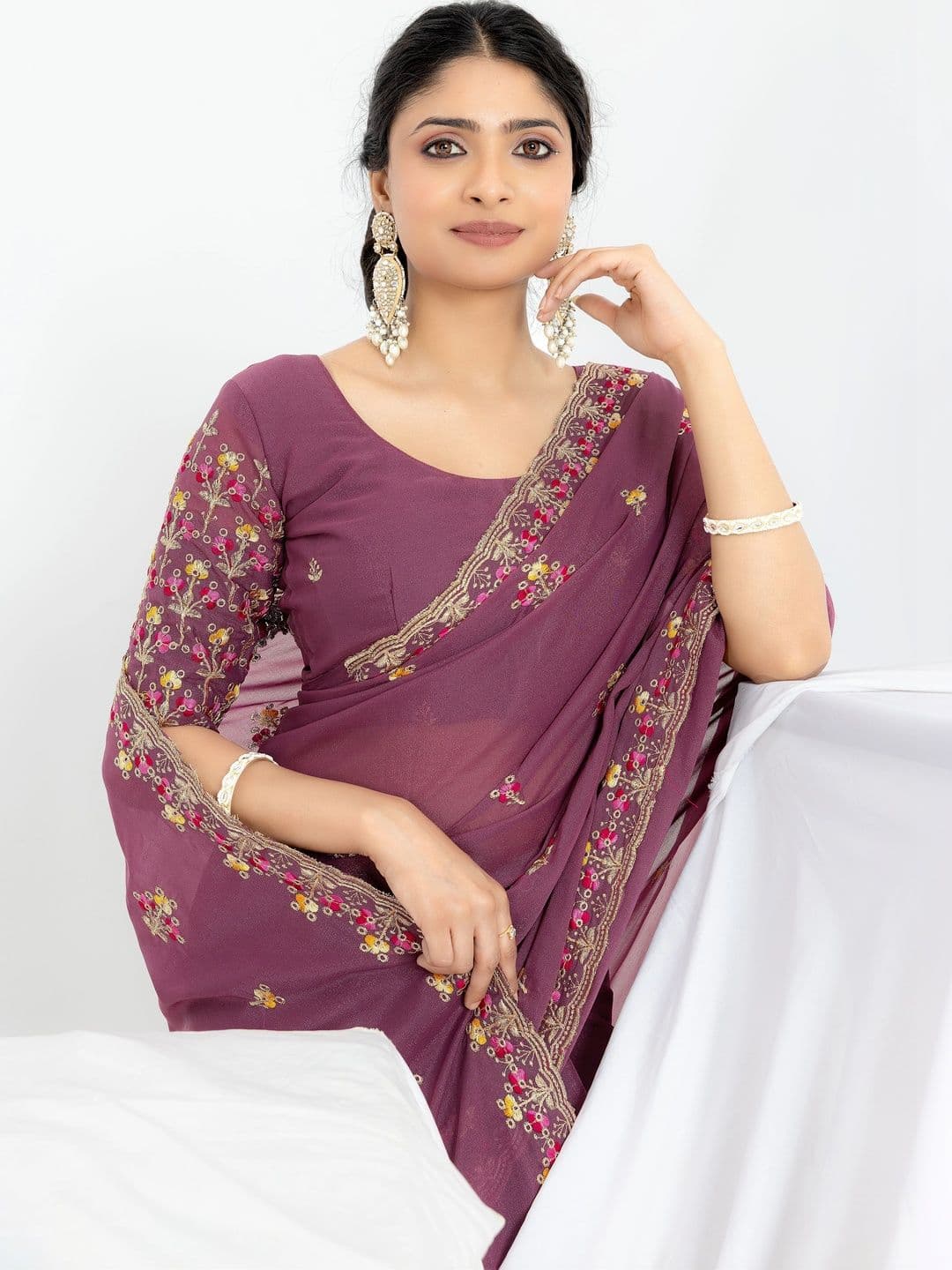 Saanvi Floral Embroidered Poly Georgette Saree thumbnail 3
