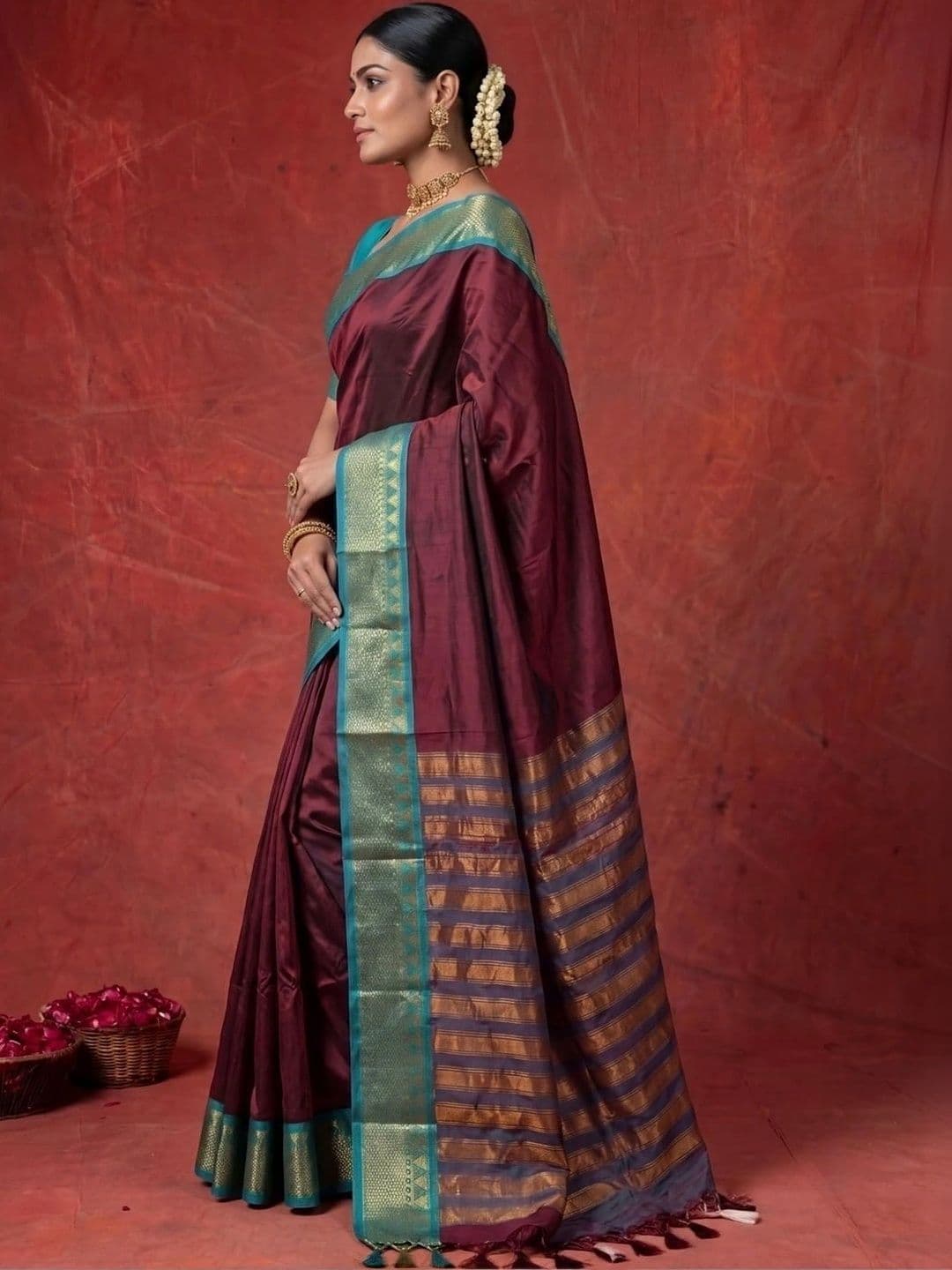 SAMANTHA Women Woven Design Zari Silk Blend Banarasi Saree thumbnail 3