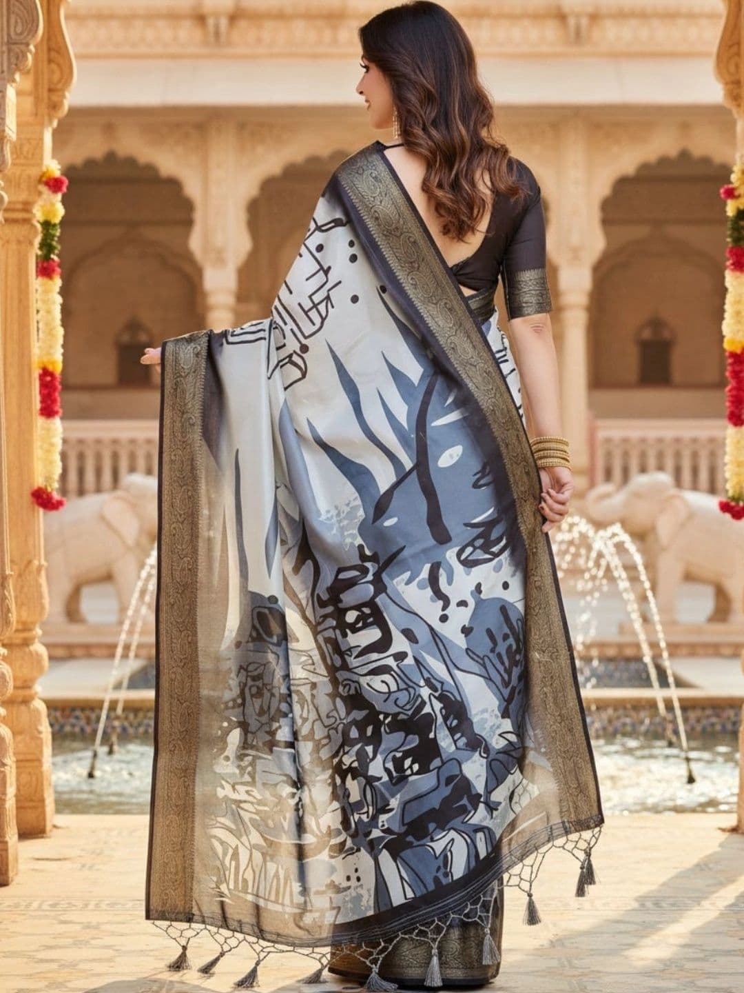 Mitera Silk Blend Designer Saree thumbnail 3
