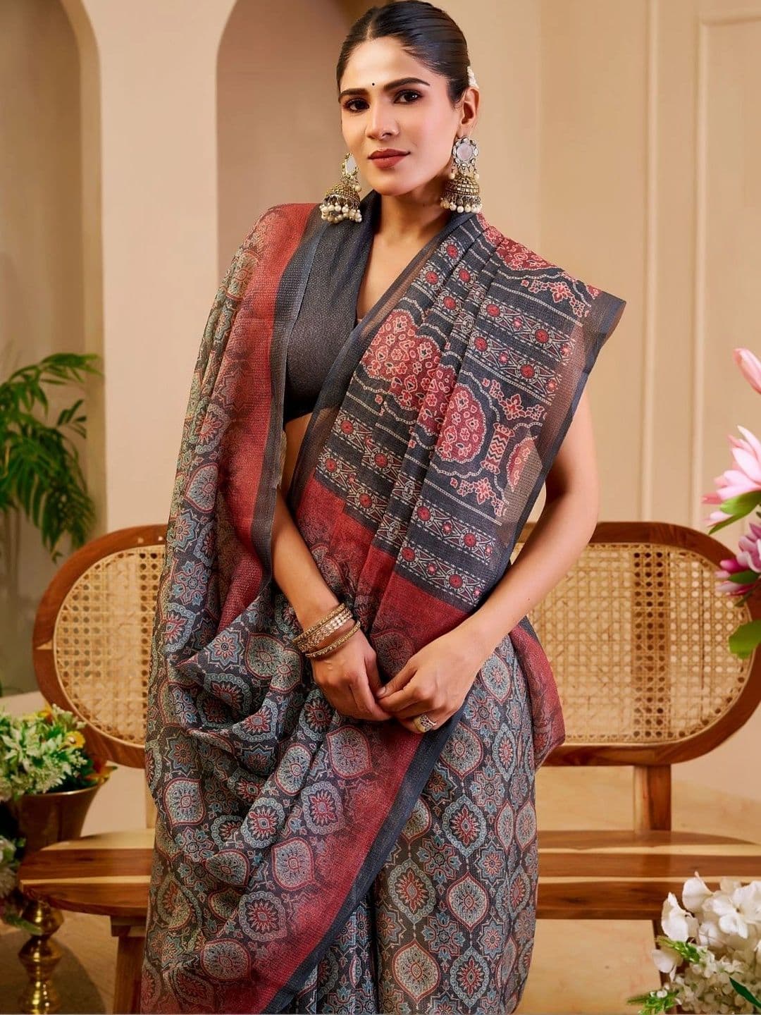 Mitera Floral Tissue Designer Saree thumbnail 4