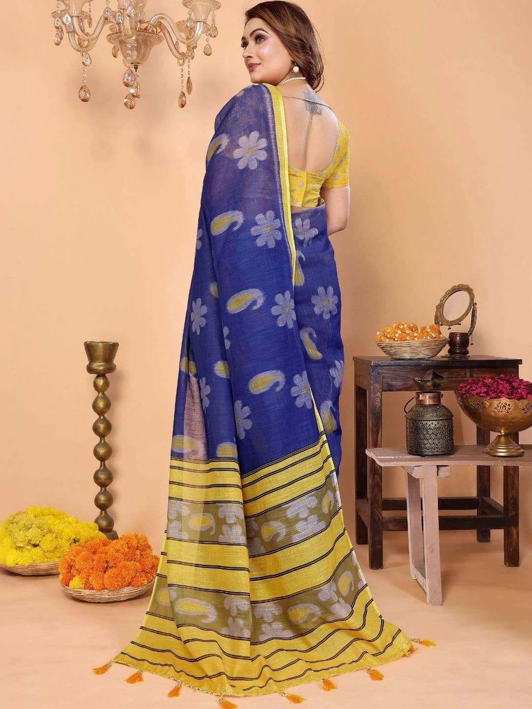Mitera Floral Linen Blend Designer Saree thumbnail 4