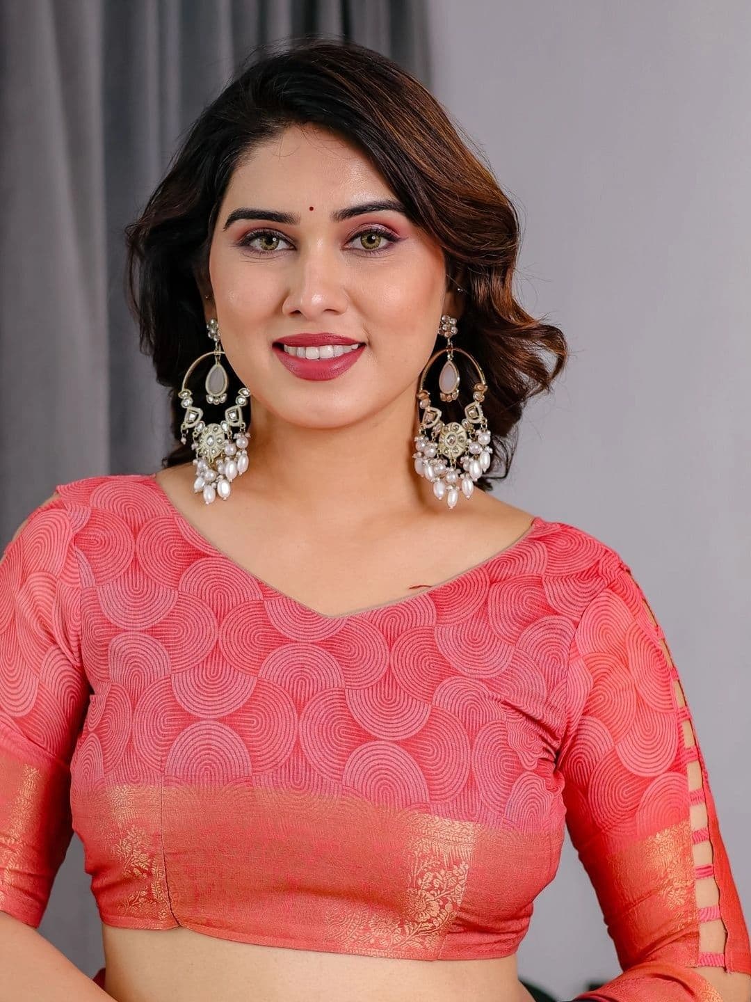 Mitera Floral Silk Blend Designer Saree thumbnail 5