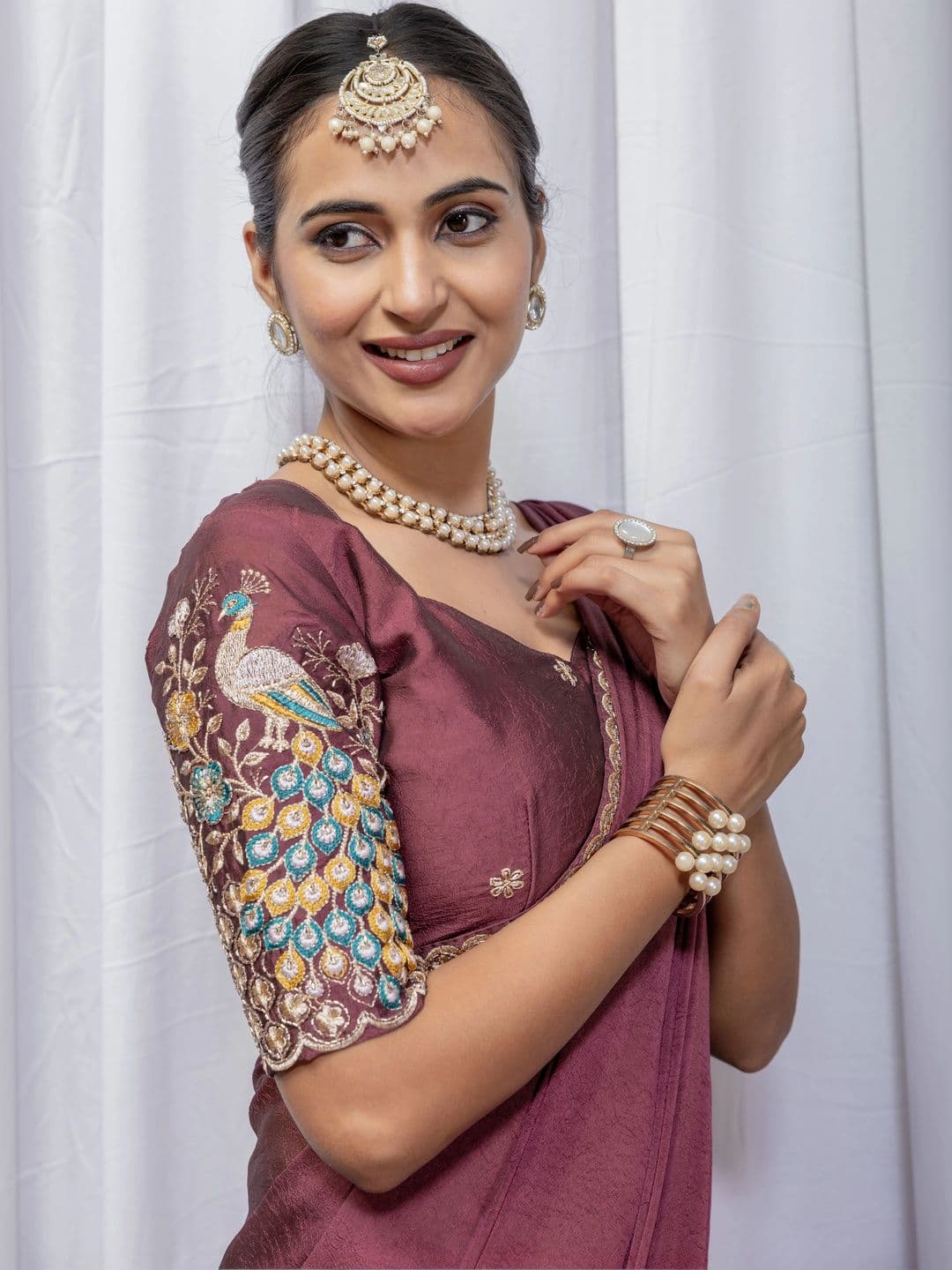 Saanvi Embellished Embroidered Poly Georgette Saree thumbnail 2